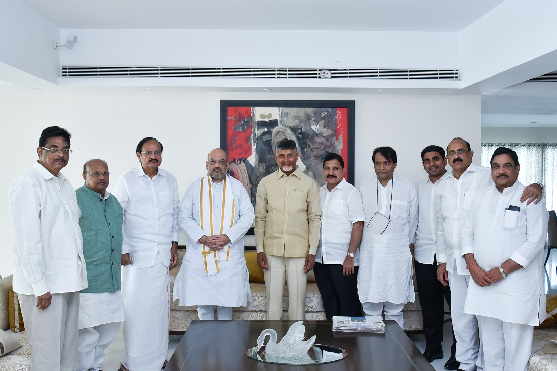 BJP National President, Shri Amit Shah met with Andhra Pradesh Chief Minister, Shri N. Chandrababu Naidu at his residence on 25 May 2017