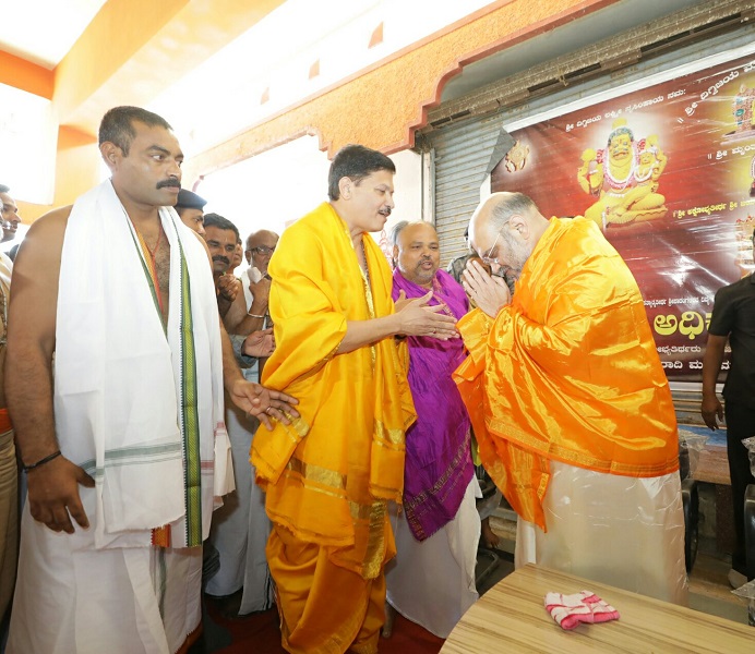 BJP National President, Shri Amit Shah offered prayers at Sri Kshethra Malakheda Temple in Kalaburagi, Karnataka (Karnataka)