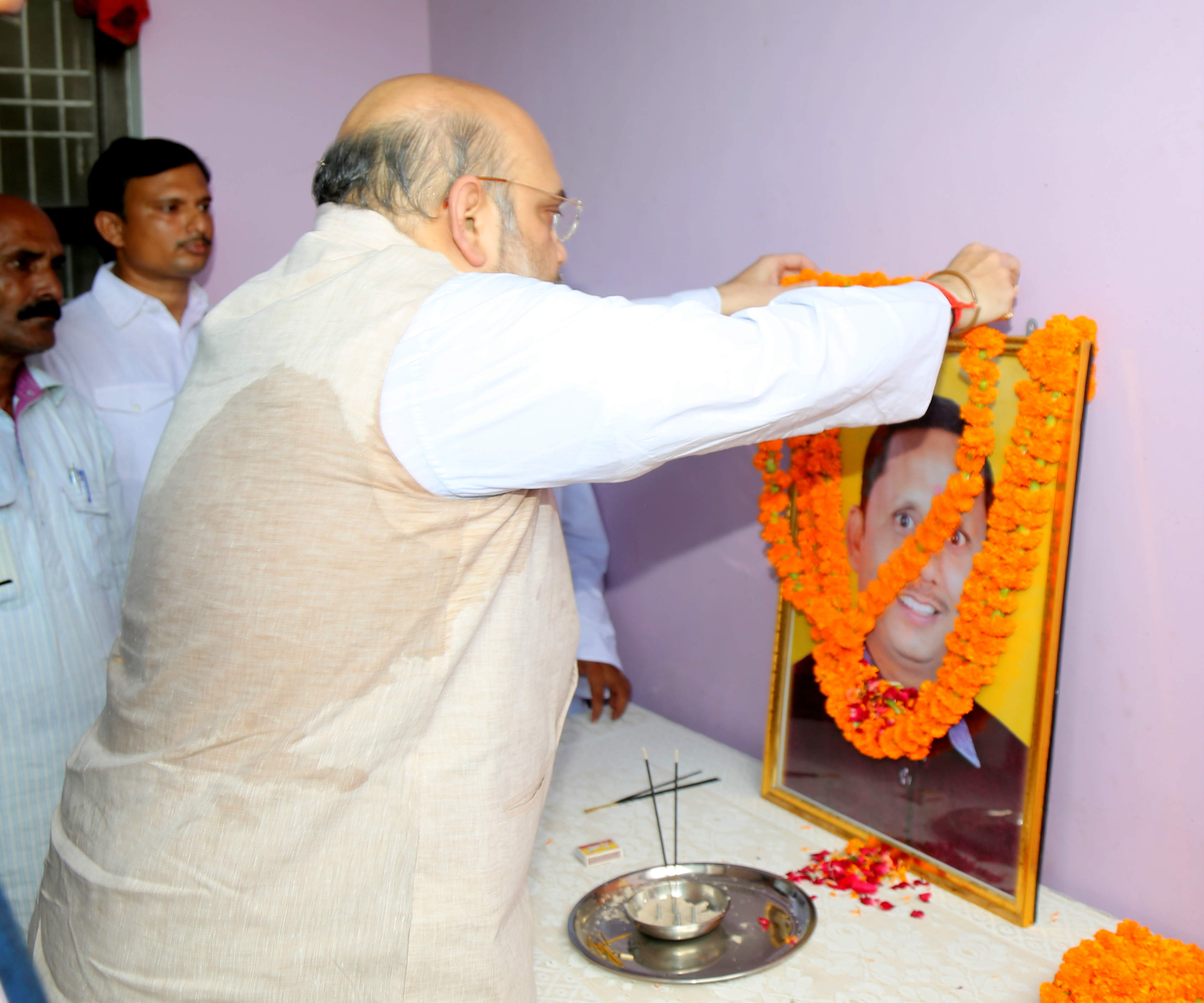 BJP National President, Shri Amit Shah Paid condolence visit to the family of Late Sushil Rai, Former BJP District President of Mau, Uttar Pradesh at his residence in Mau on July 09, 2016