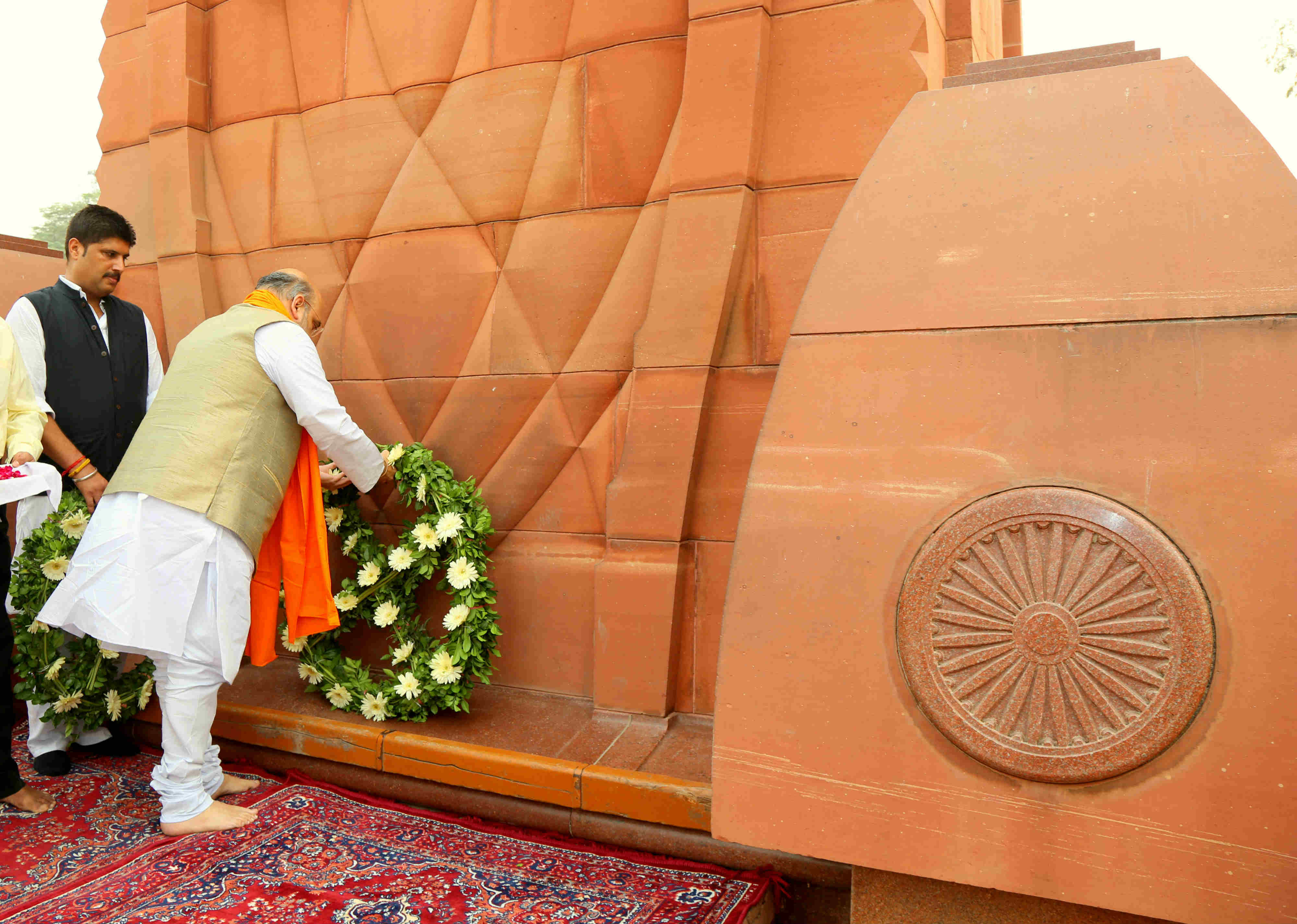 BJP National President Shri Amit Shah paid floral tribute to the martyrs of Jallianwala Bagh today in Amritsar, Punjab on November 01, 2016 