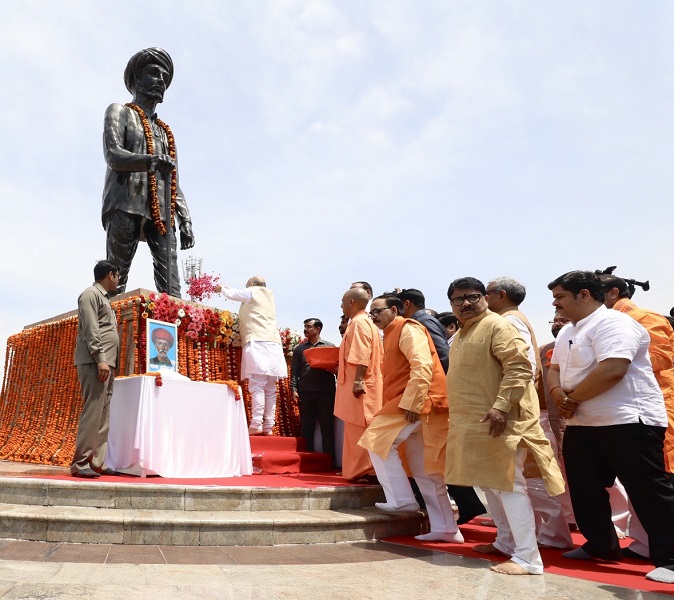 Photographs : BJP National President, Shri Amit Shah paid floral tributes to Mahatma Jyotiba Phule on his jayanti in Lucknow (Uttar Pradesh)