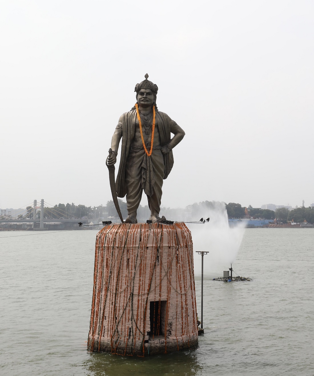 BJP National President, Shri Amit Shah paid floral tributes to Raja Bhoj's statue in Bhopal Madhya Pradesh on 18 August 2017.