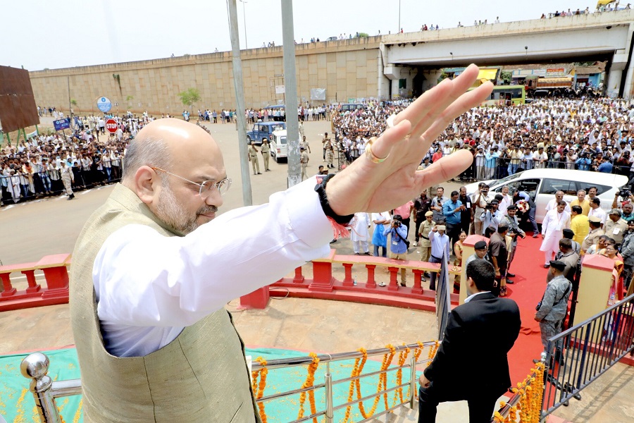 Photographs : BJP National President, Shri Amit Shah paid floral tributes to Rani Chennamma's statue in Kittur (Karnataka)