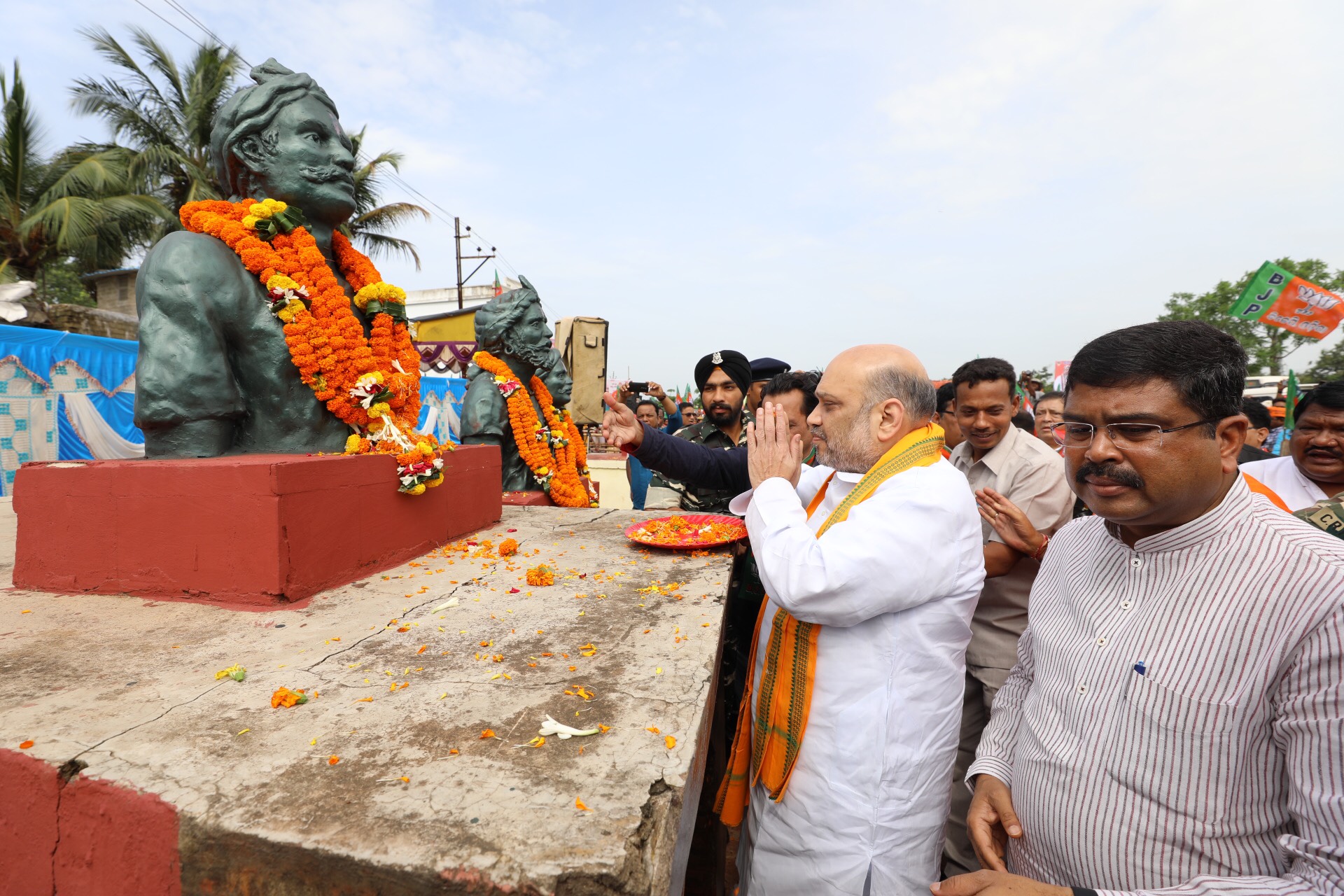 BJP National President, Shri Amit Shah paid floral tributes to the warriors of "Paik Rebellion" in Odisha on 4 July 2017.