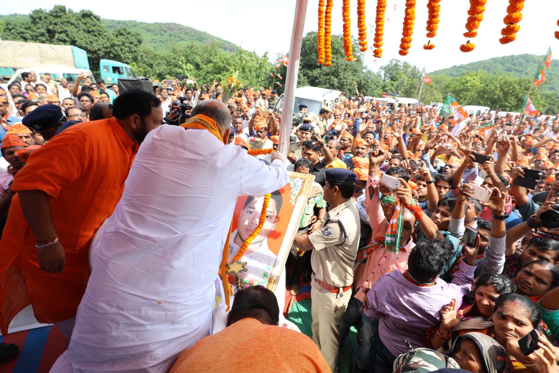 BJP National President, Shri Amit Shah paid tributes to a young BJP karyakarta Chitrasen Jena who was killed during nagar panchayat elections in Bada Pokharia, Odisha on 4 July 2017