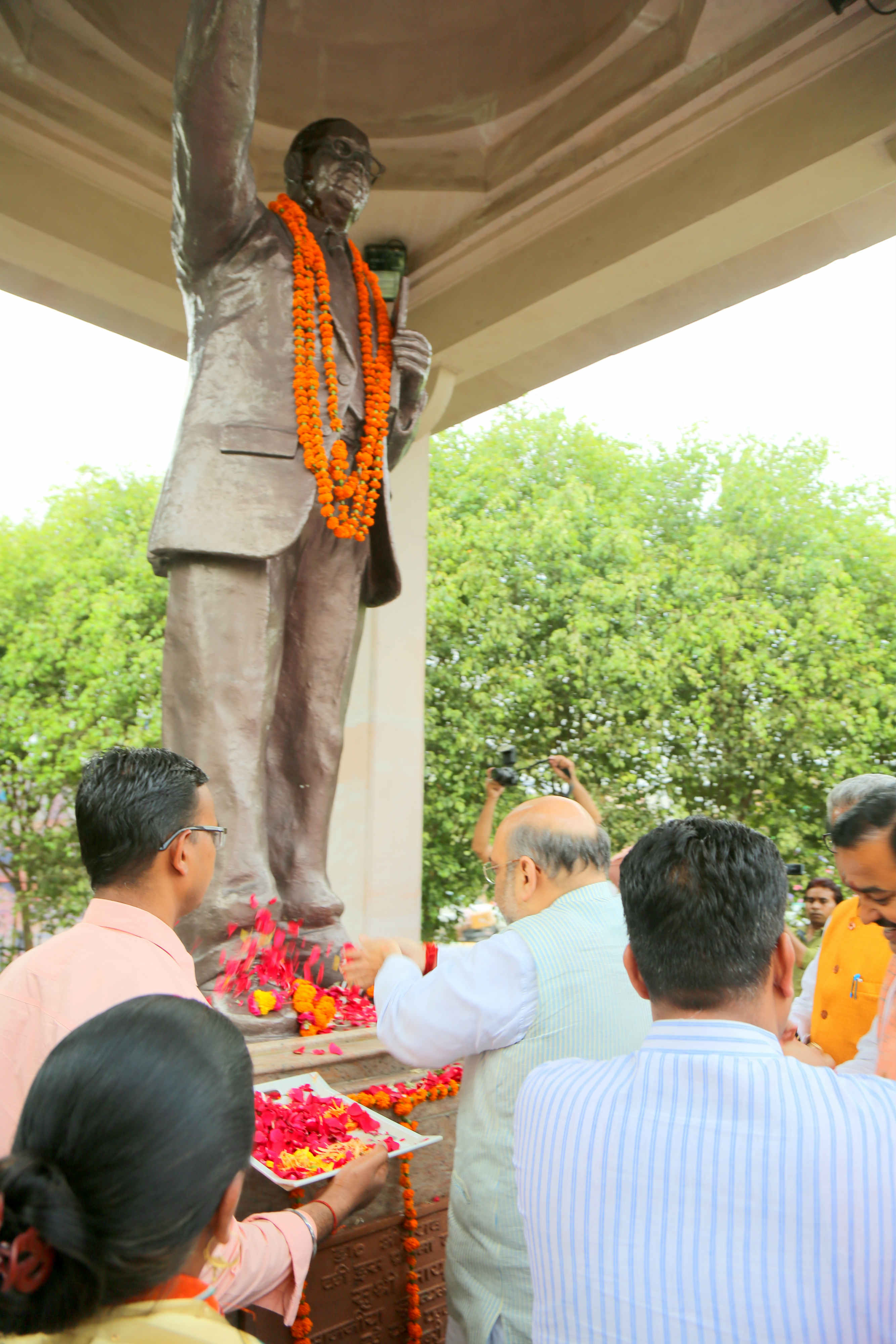 BJP National President, Shri Amit Shah paying floral tribute to Baba Saheb Ambedkar & addressing Swabhiman Sammelan in Lucknow (Uttar Pradesh) on June 04, 2016