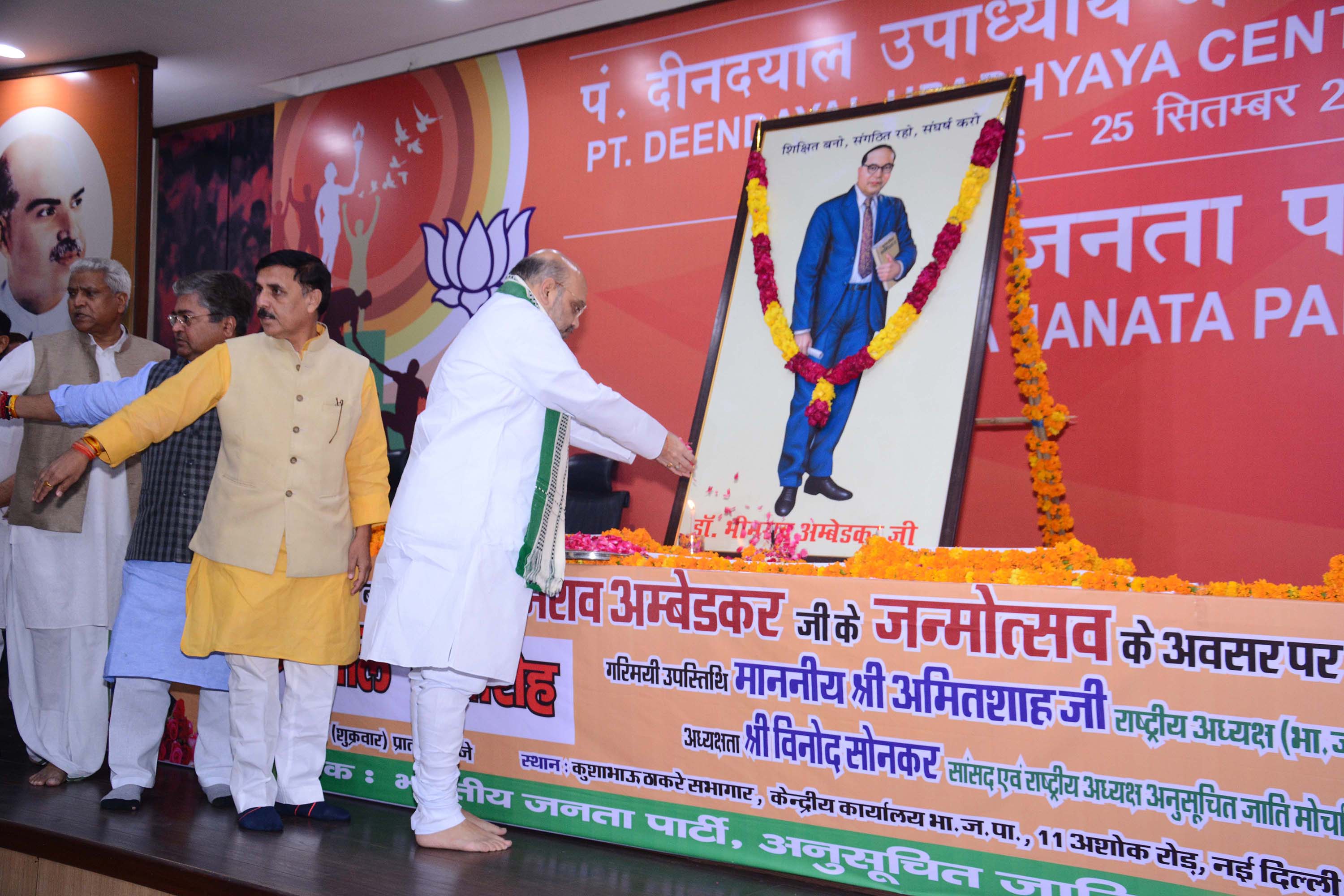 BJP National President, Shri Amit Shah paying floral tribute to Bharat Ratna Dr. B.R. Ambedkar on his Birth Anniversary at 11, Ashoka Road on April 14, 2017