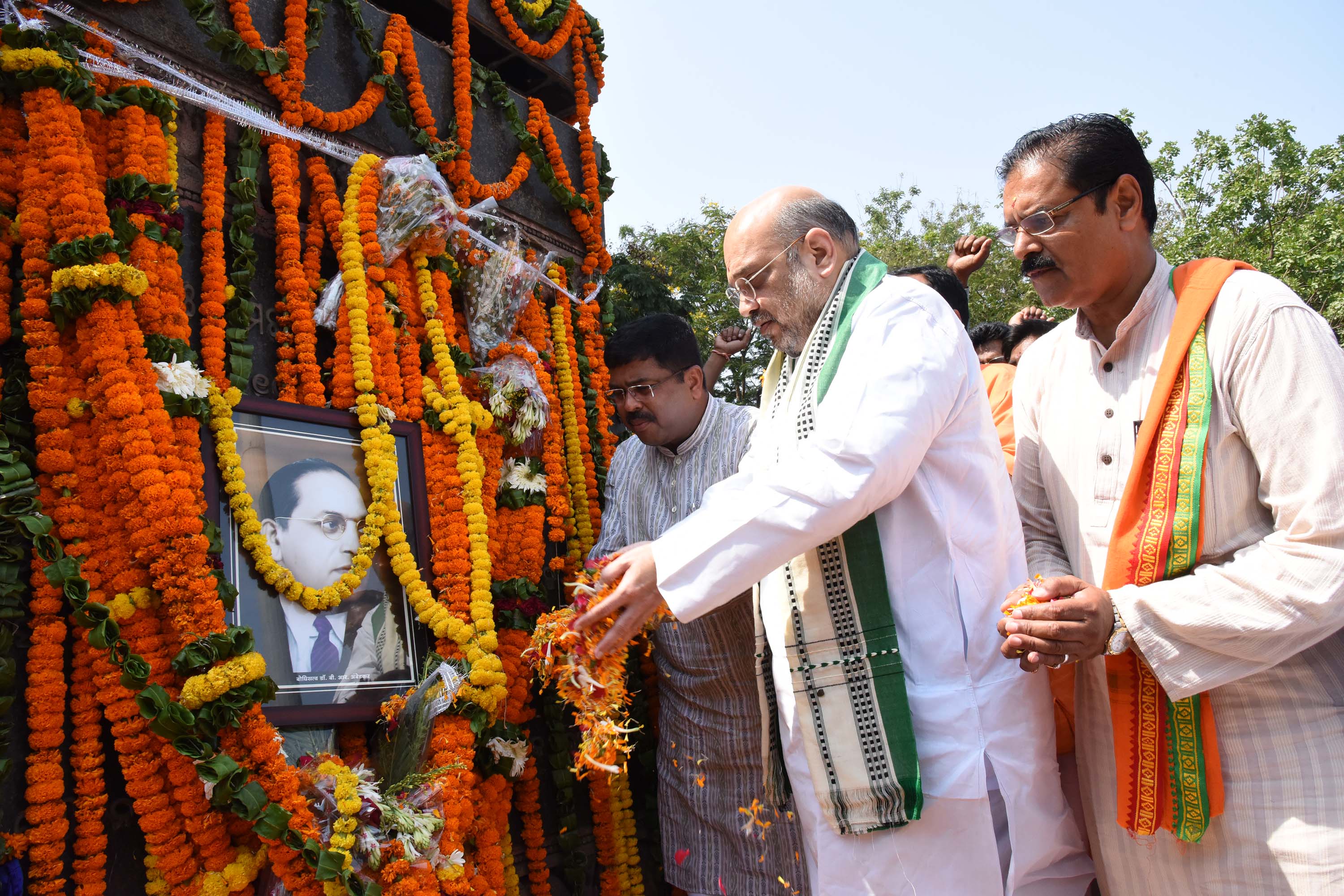 BJP National President, Shri Amit Shah paying floral tribute to Bharat Ratna Dr. B.R. Ambedkar on his Birth Anniversary at AG Square, Bhubaneswar on April 14, 2017