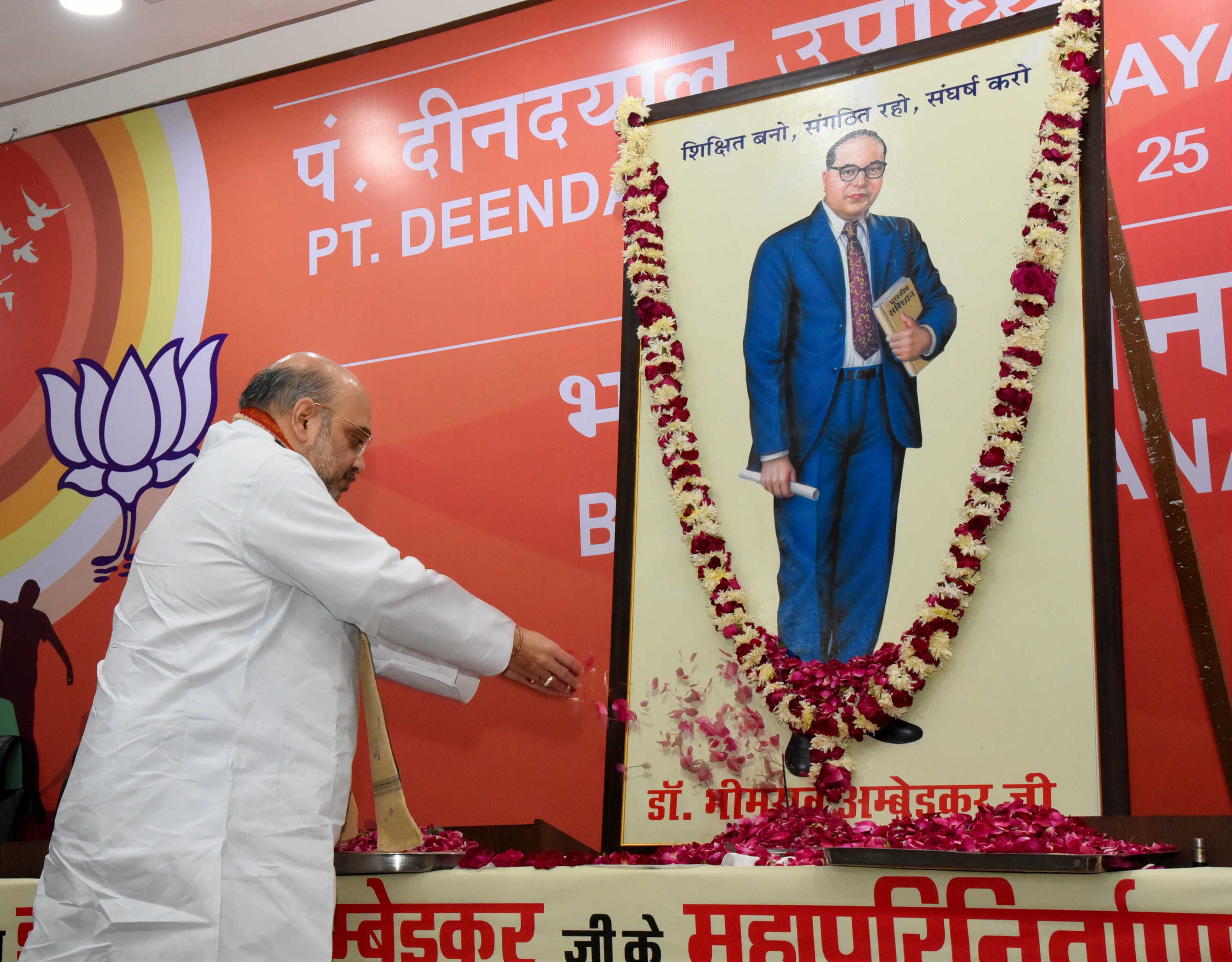 BJP National President, Shri Amit Shah paying floral tribute to Dr. B R Ambedkar on his Maha-Parinirvan Diwas at 11, Ashoka Road on December 06, 2016