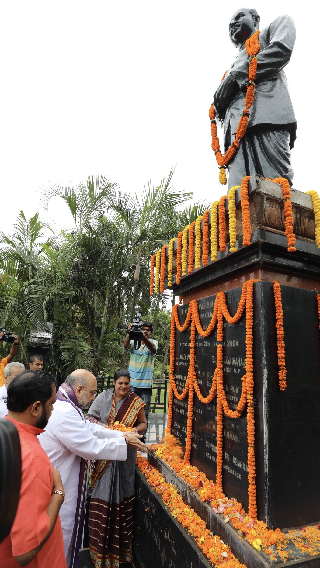 BJP National President, Shri Amit Shah paying floral tribute to Dr. Syama Prasad Mookerjee on his Birth Anniversary in Bhubaneswar Odisha on 6 July 2017.