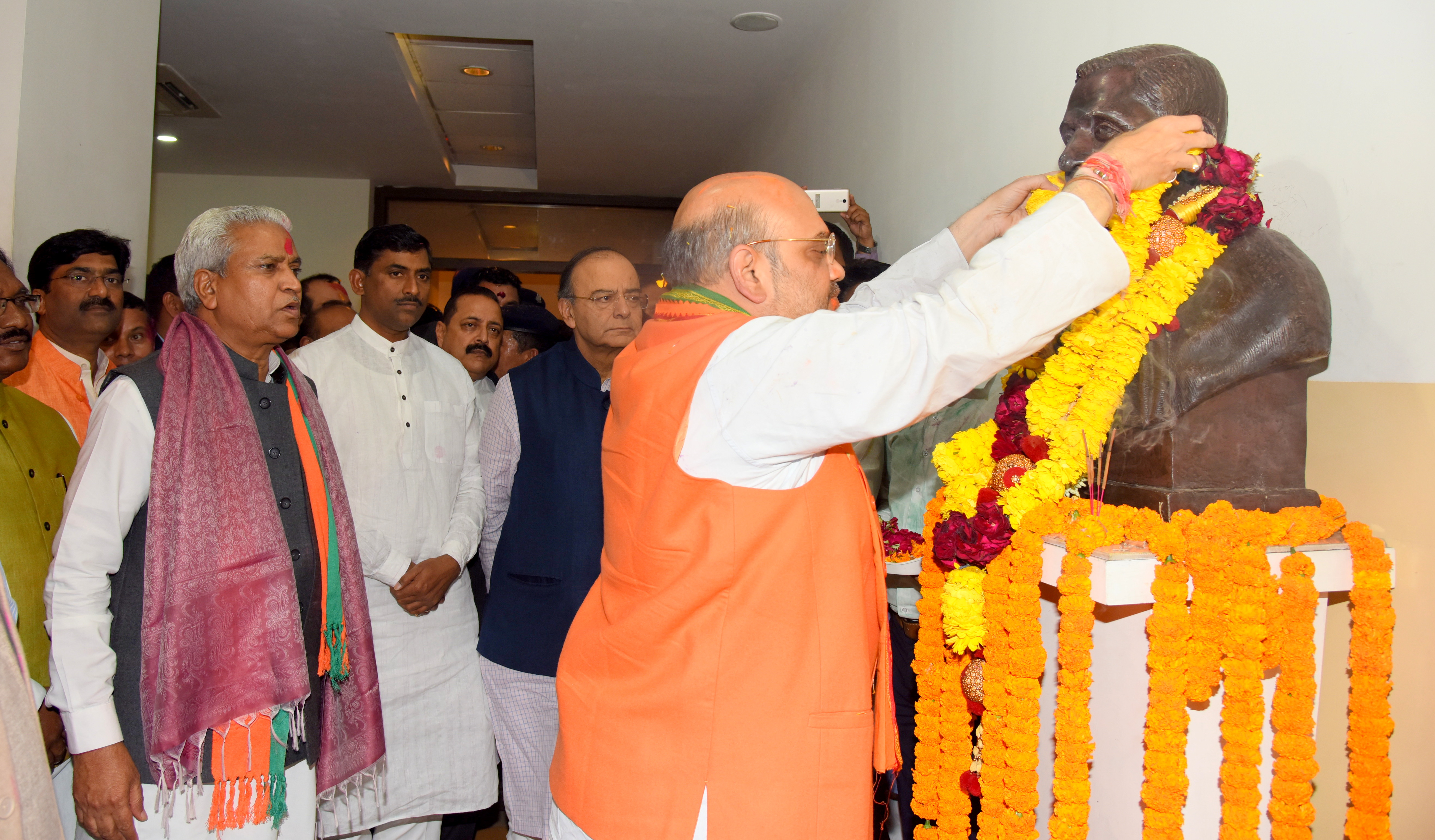 BJP National President, Shri Amit Shah paying tribute to Pandit Deen Dayal Upadhyay at 11, Ashoka Road on 11 March 2017.