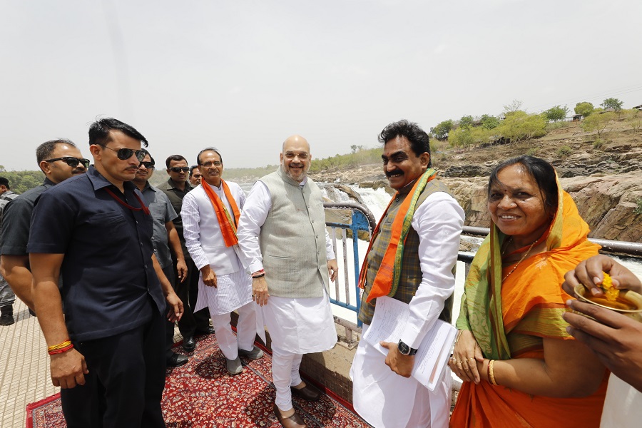 Photographs : BJP National President Shri Amit Shah performing Narmada Poojan at Bhedaghat, Jabalpur (Madhya Pradesh)