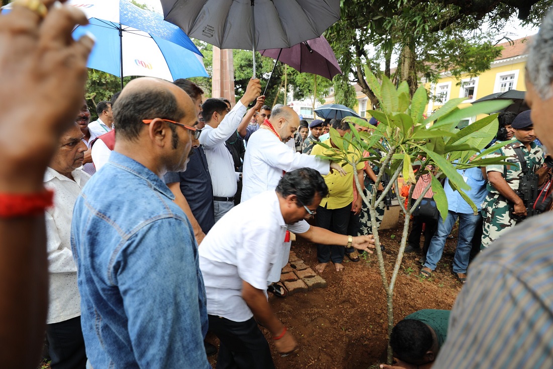 BJP National President, Shri Amit Shah planting saplings at Azad Maidan, Goa on 1 July 2017