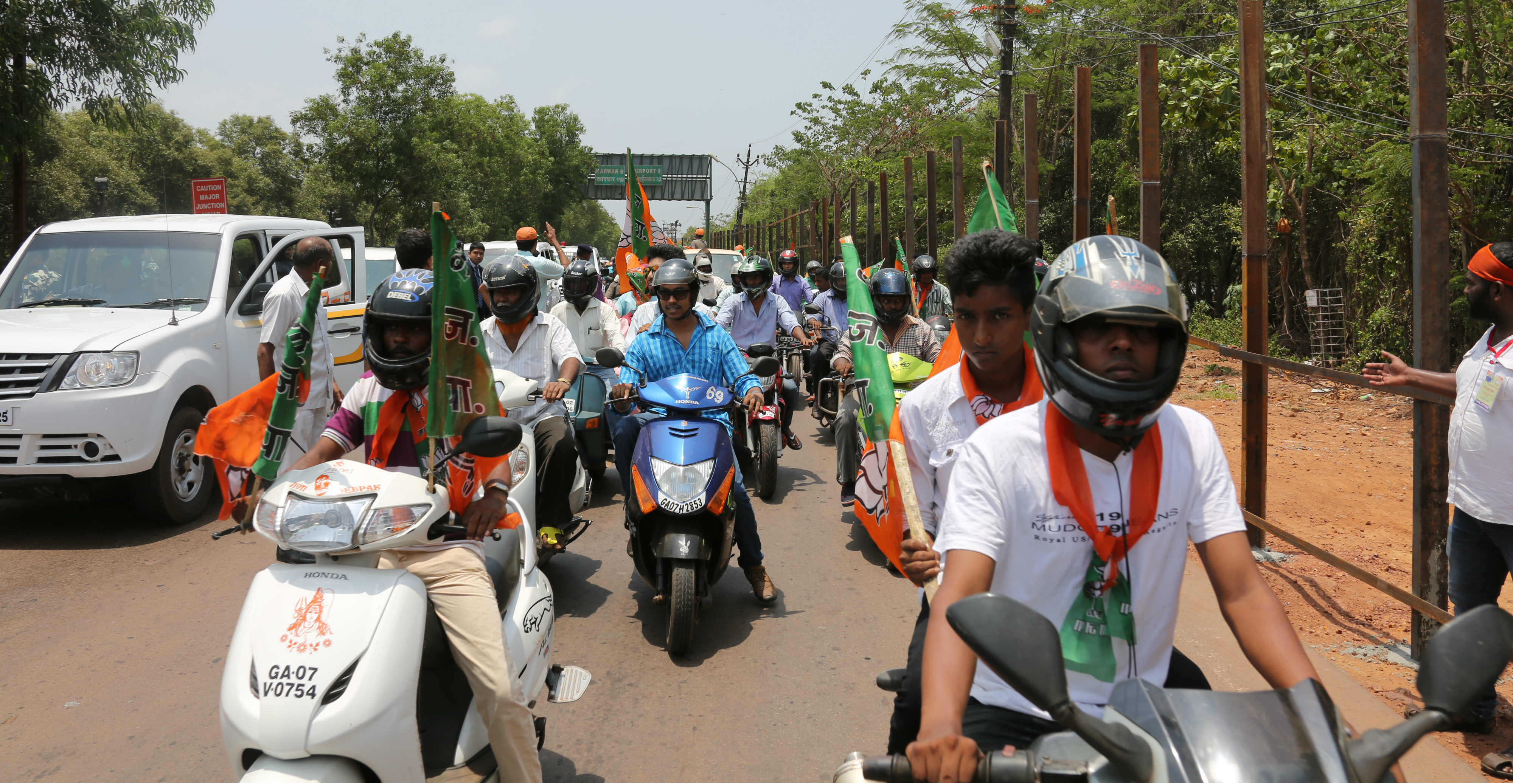 BJP National President, Shri Amit Shah receiving a grand welcome by Motorcycles rally at Goa on May 28, 2015