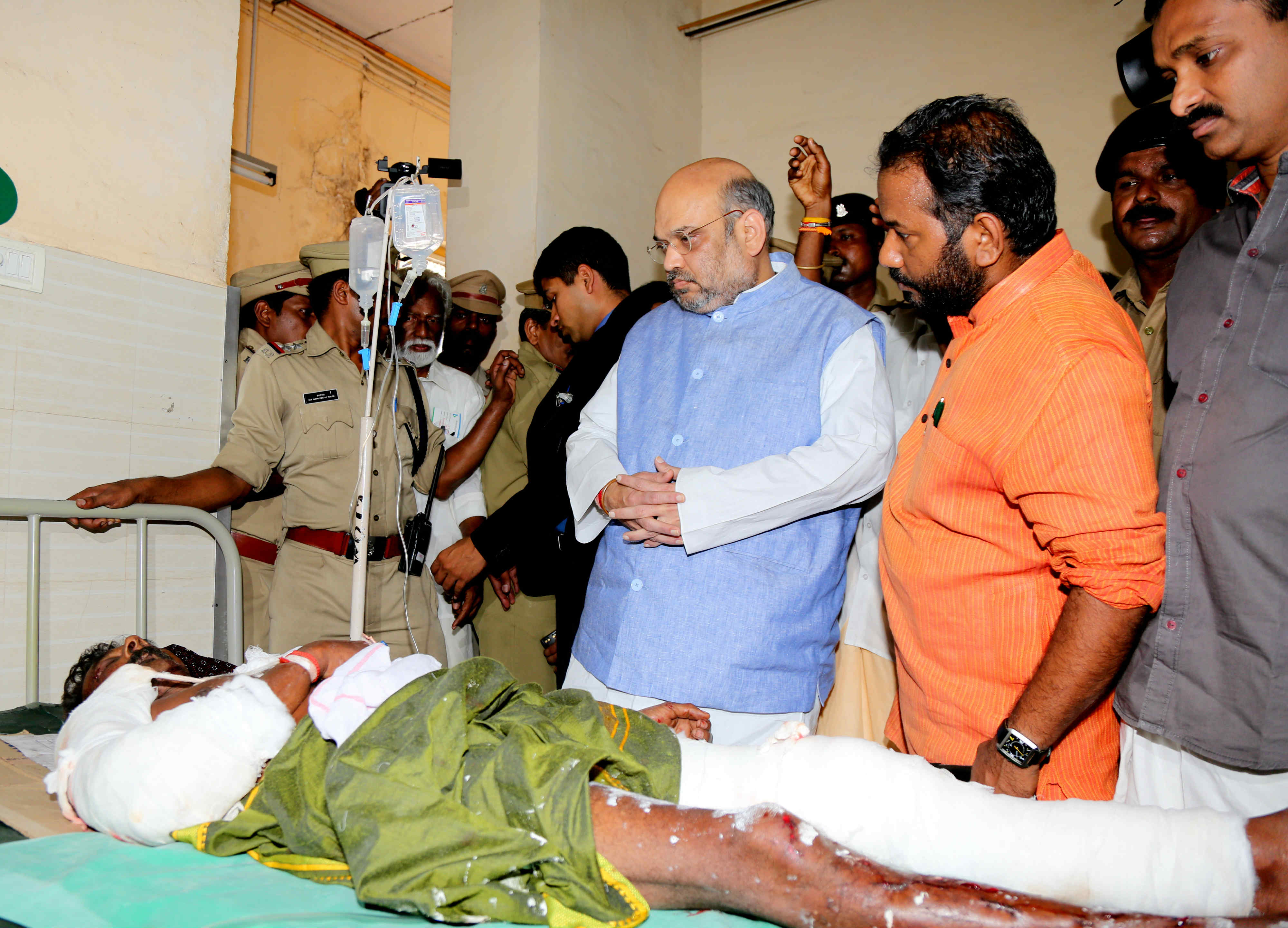 BJP National President, Shri Amit Shah visited Kollam & met the victims of Kollam fire incident on April 10, 2016