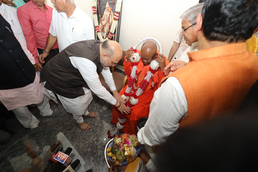 BJP National President, Shri Amit Shah visited the Madara Chennaiah Swamiji mutt in Chitradurga (Karnataka)