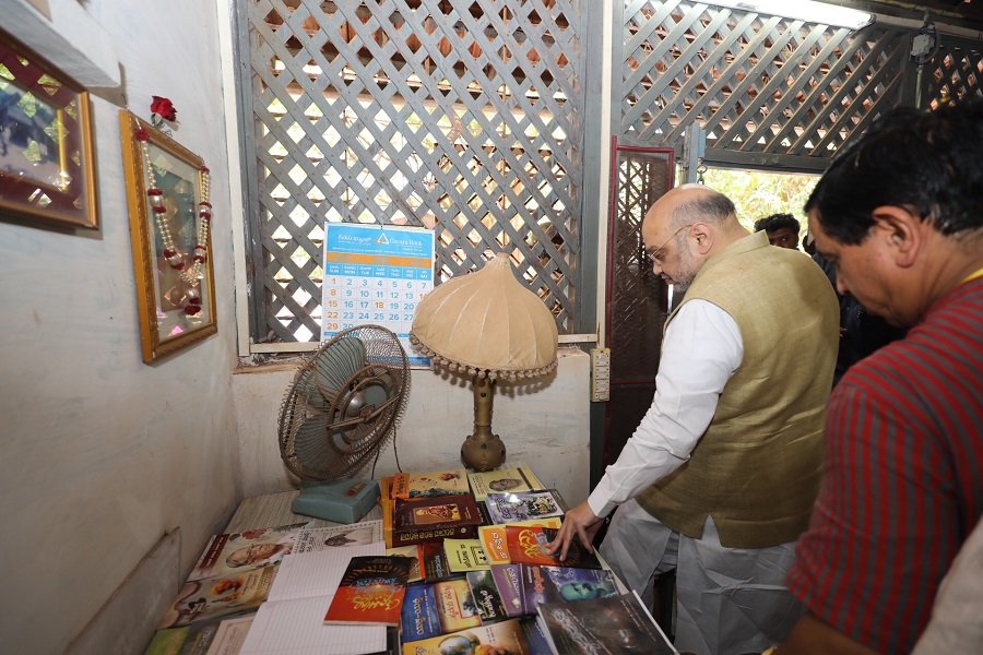  Photographs : BJP National President, Shri Amit Shah visited Varakavi Da.Ra. Bendre's memorial in Dharwad (Karnataka)