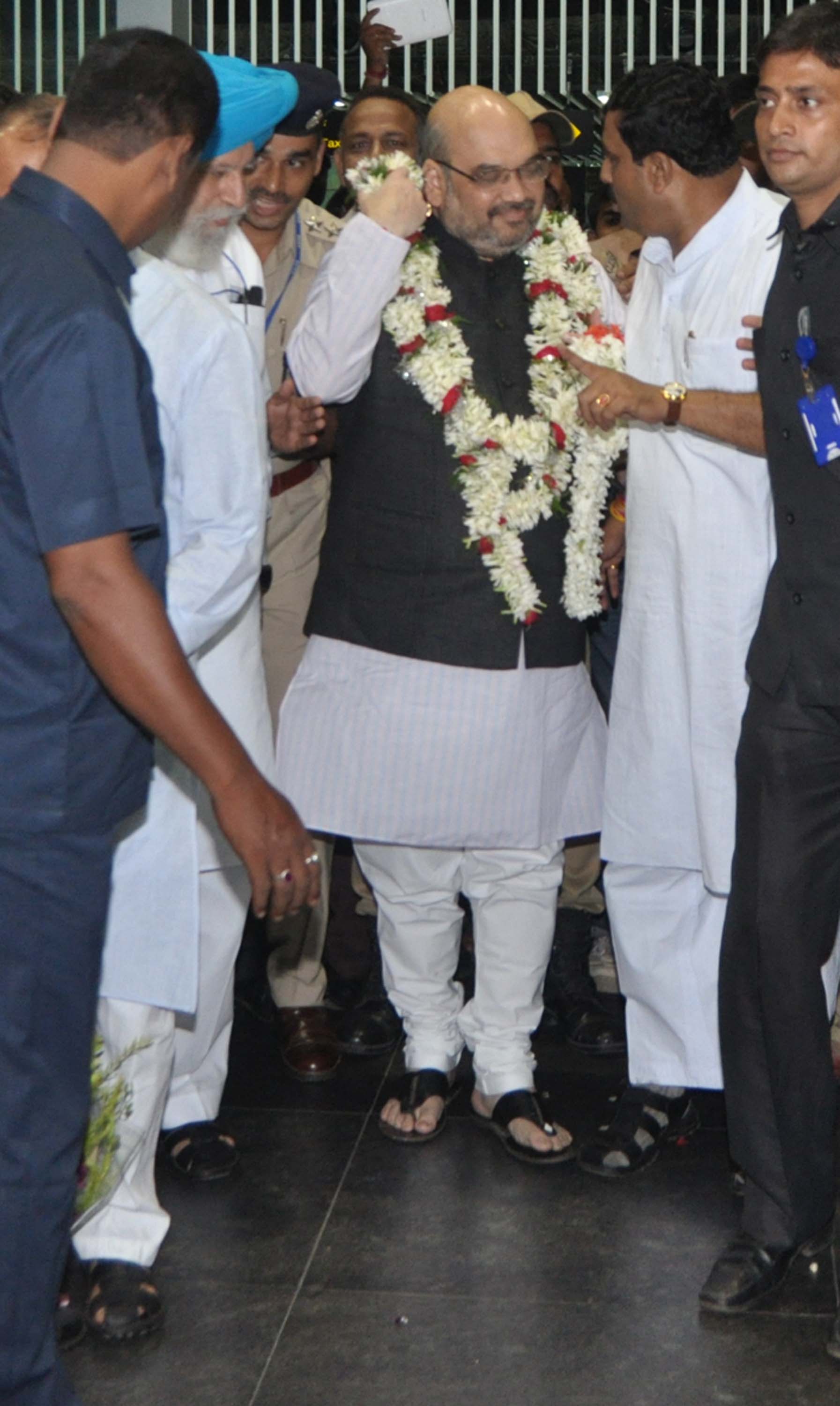 BJP National President, Shri Amit Shah welcomed by BJP workers at West Bengal Airport on September 6, 2014