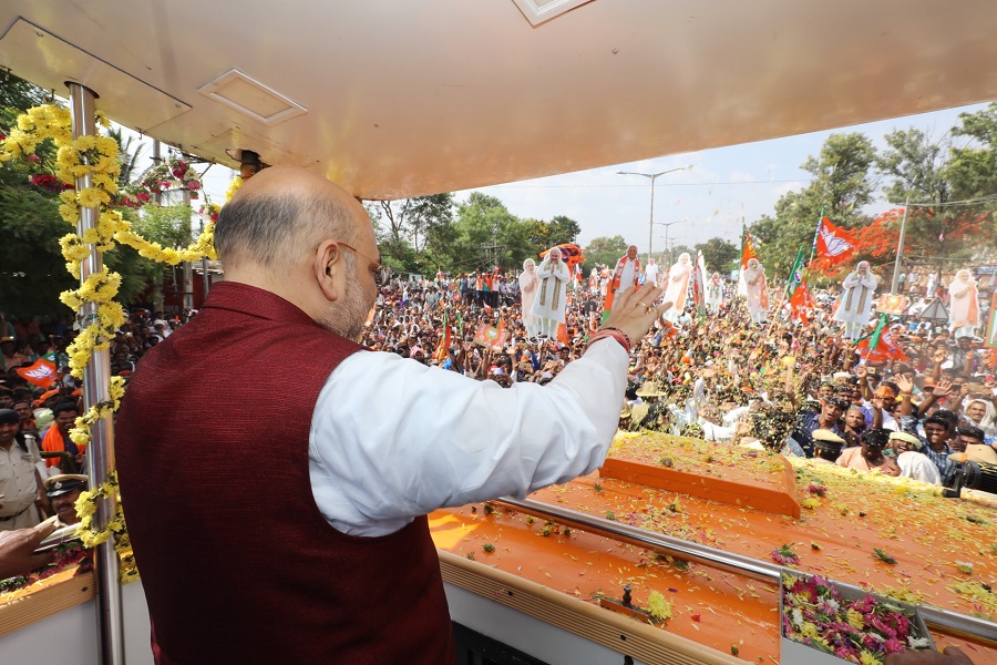 Photographs : BJP National President Shri Amit Shah's road show in Harapanahalli assembly constituency, Davangere (Karnataka)