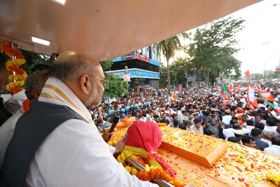  Photographs : BJP National President, Shri Amit Shah’s road show in Tumakuru (Karnataka)