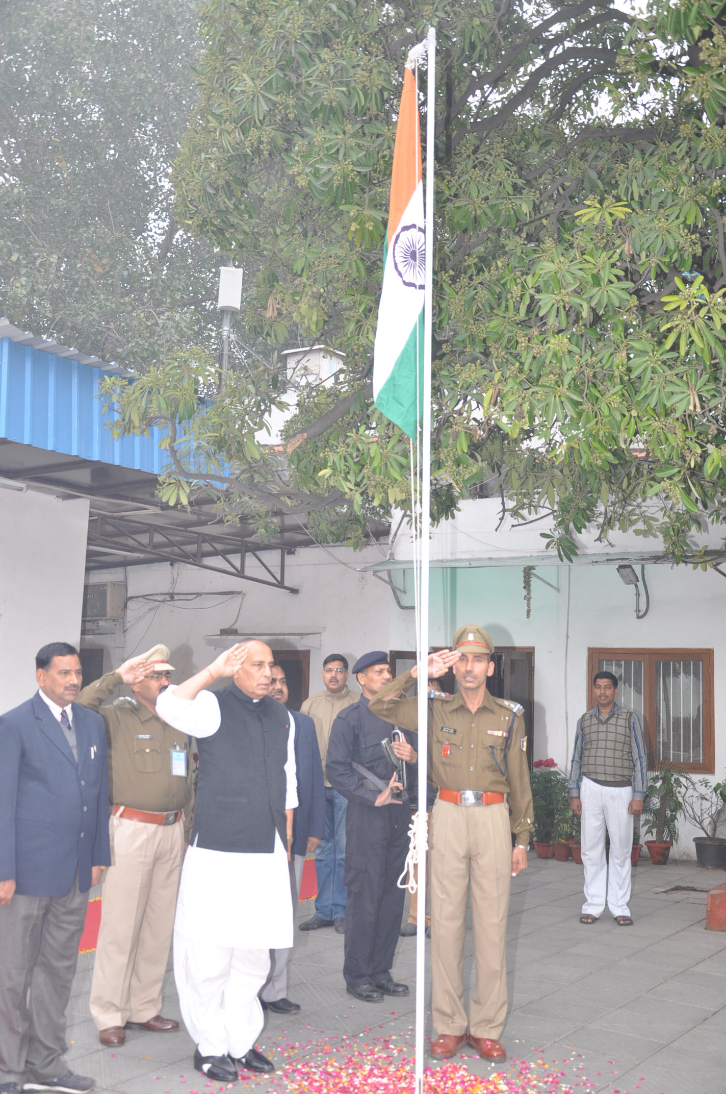 BJP National President, Shri Rajnath Singh hoisting the National Flag at 38, Ashoka Road, New Delhi on 26 January, 2014 