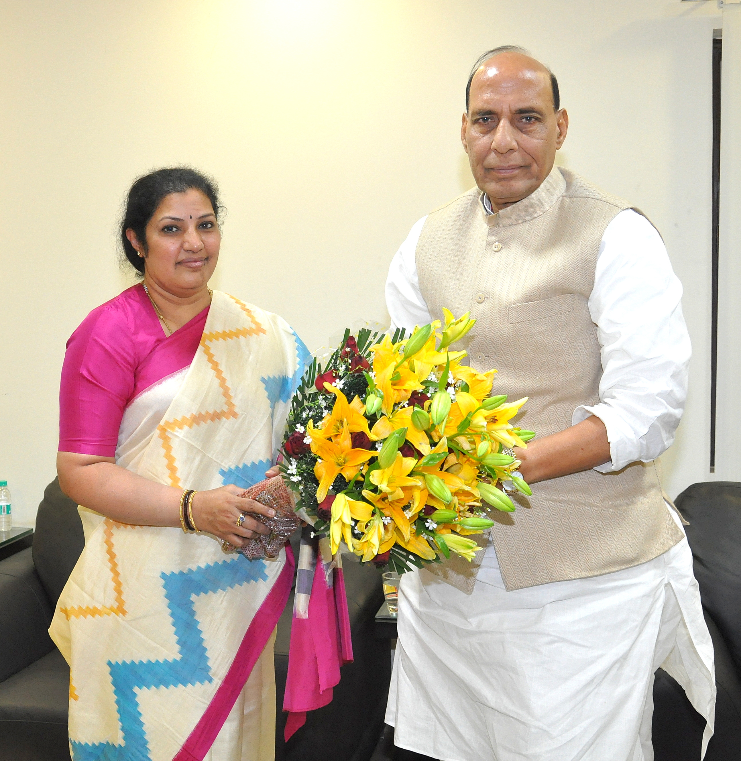 BJP National President Shri Rajnath Singh meeting with former Union Minister of State for Commerce, Ms.  D. Purandeswari at 38 Ashoka Road on March 7, 2014