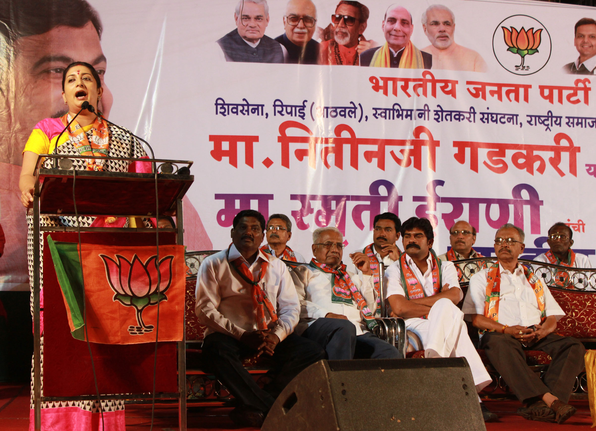 BJP National Vice President, Smt. Smriti Irani addressing public meeting at Nagpur on April 2, 2014