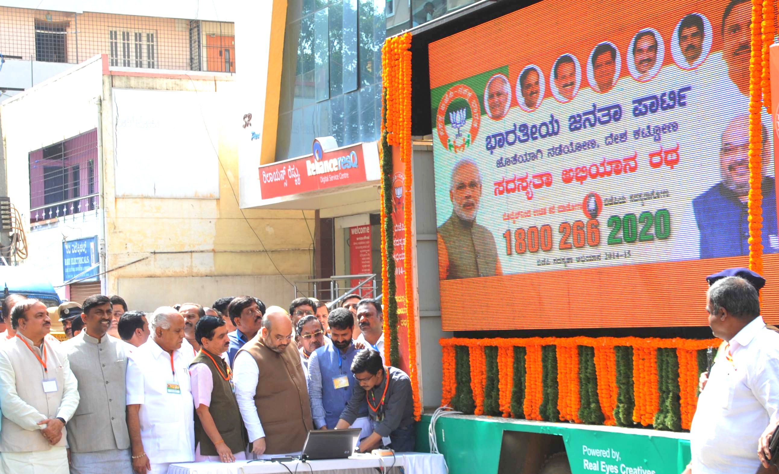 BJP President, Shri Amit Shah launching Membership Campaign Vehicle at Jagannath Bhavan, Bengaluru (Karnataka) on January 3, 2015