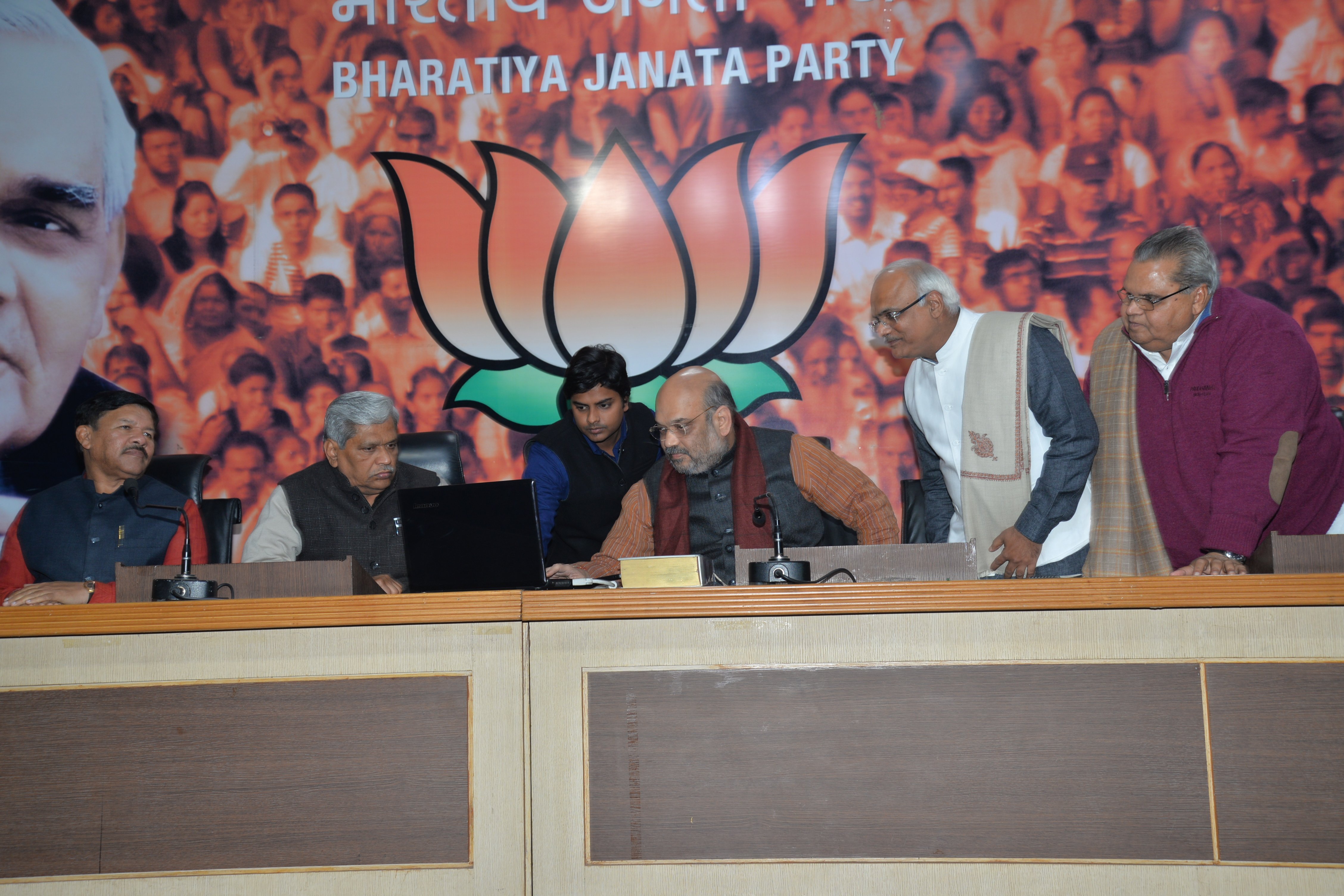 BJP President, Shri Amit Shah launching portal www.vinaysahasrabuddhe.in at 11, Ashoka Road on January 19, 2016