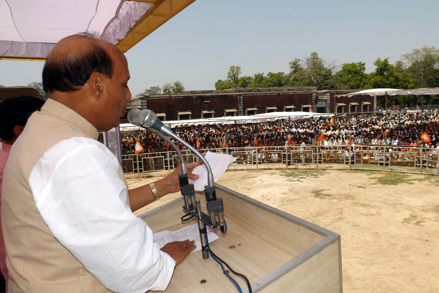 BJP President, Shri Rajnath Singh addressing a public meeting at Christian Inter Coll. Gr, Badpur, Farrukhabad (Uttar Pradesh) on April 22, 2014