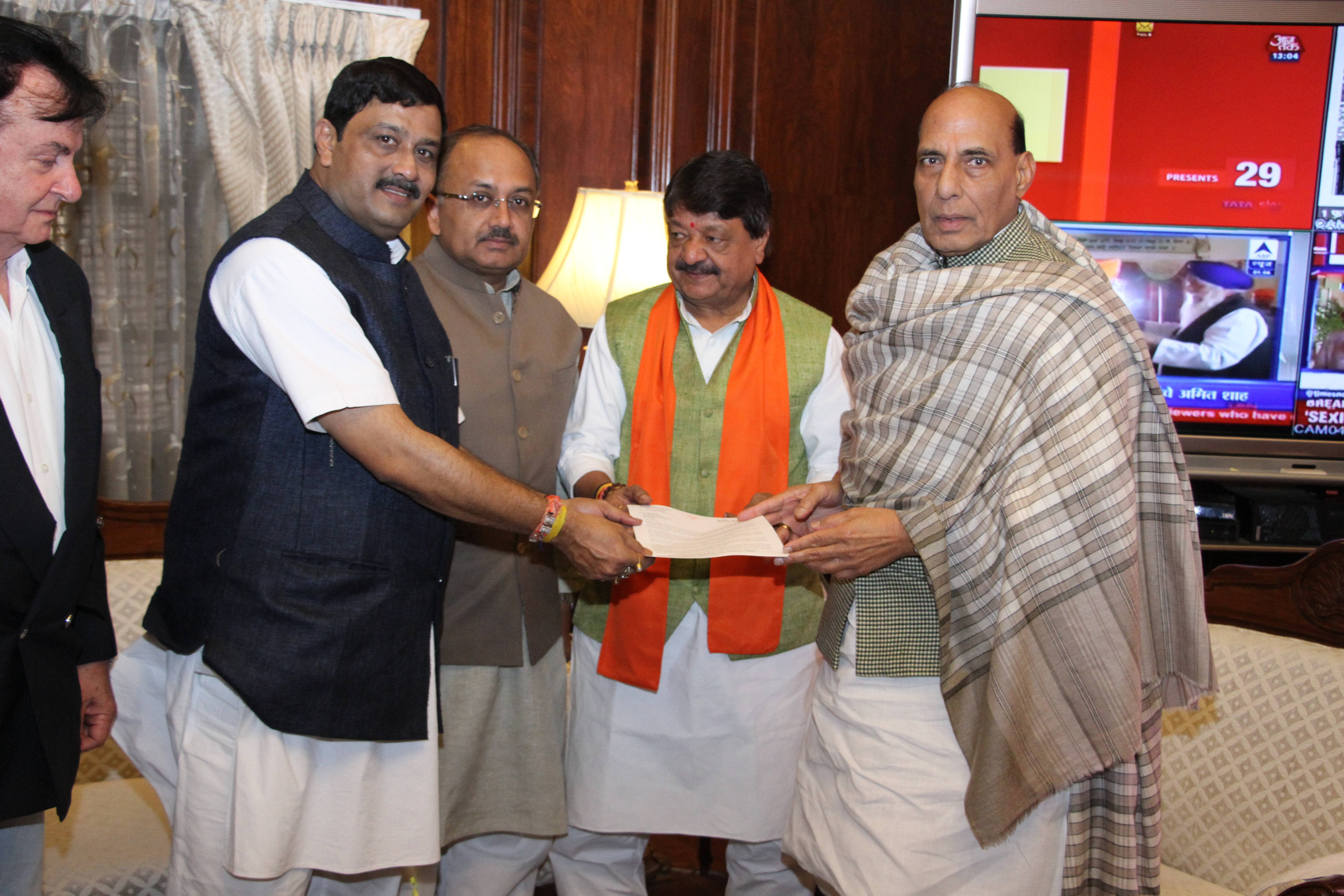 BJP West Bengal Delegation meet with Hon'ble Home Minister, Shri Rajnath Singh and submit memorandum on January 05, 2017