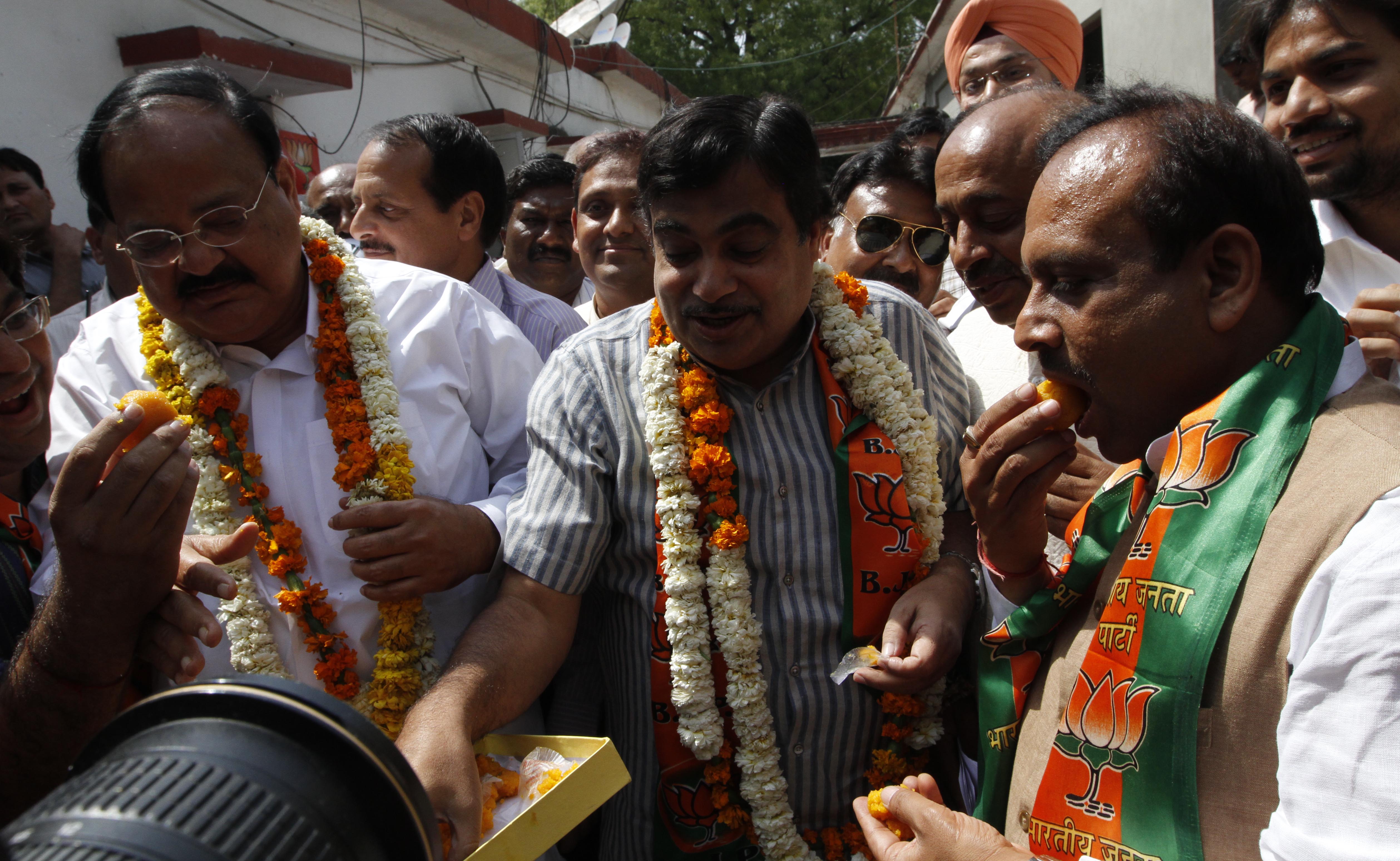 BJP National President, Shri Nitin Gadkari celebrating winning MCD Election 2012 on April 17, 2012