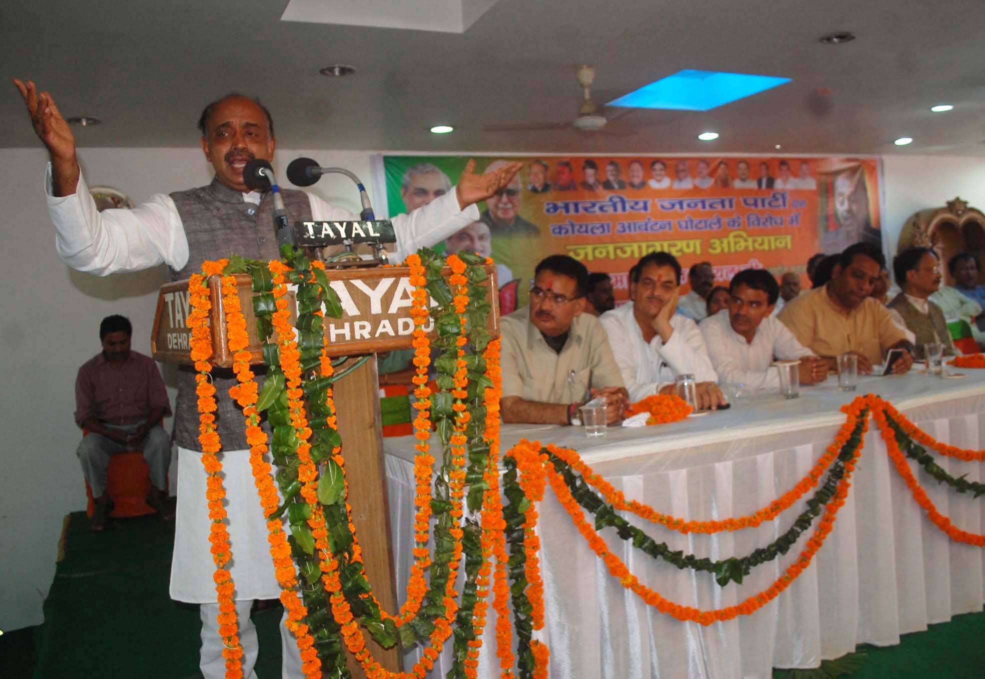 BJP National General Secretary, Shri Vijay Goel addressing a public meeting on Coal Scam at Dehradun (Uttarakhand) on September 02, 2012