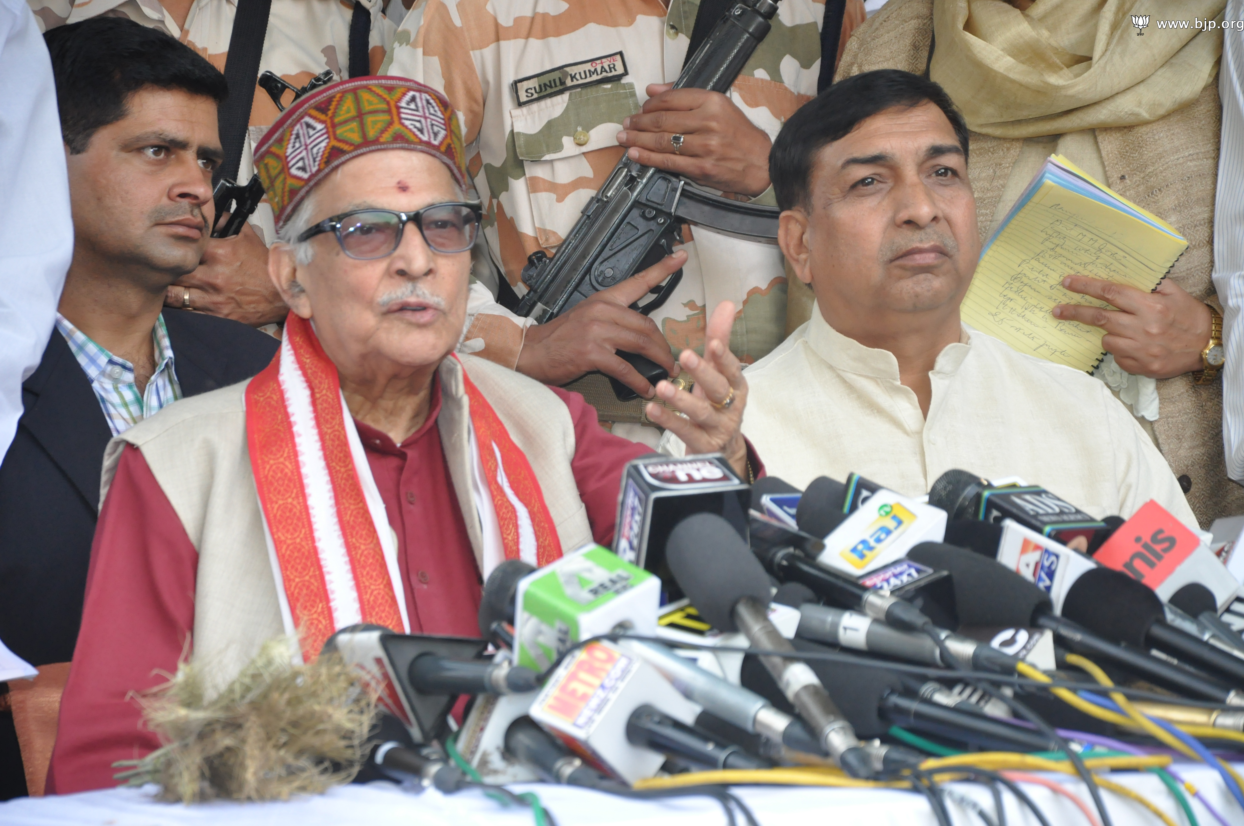 Dr. M.M. Joshi addressing a press conference at his residence 6, Raisina Road on March 9, 2014