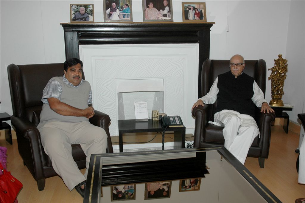 Photographs of Shri L.K. Advani meeting with BJP National President, Shri Nitin Gadkari at 30, Prithviraj Road on 20-12-2009