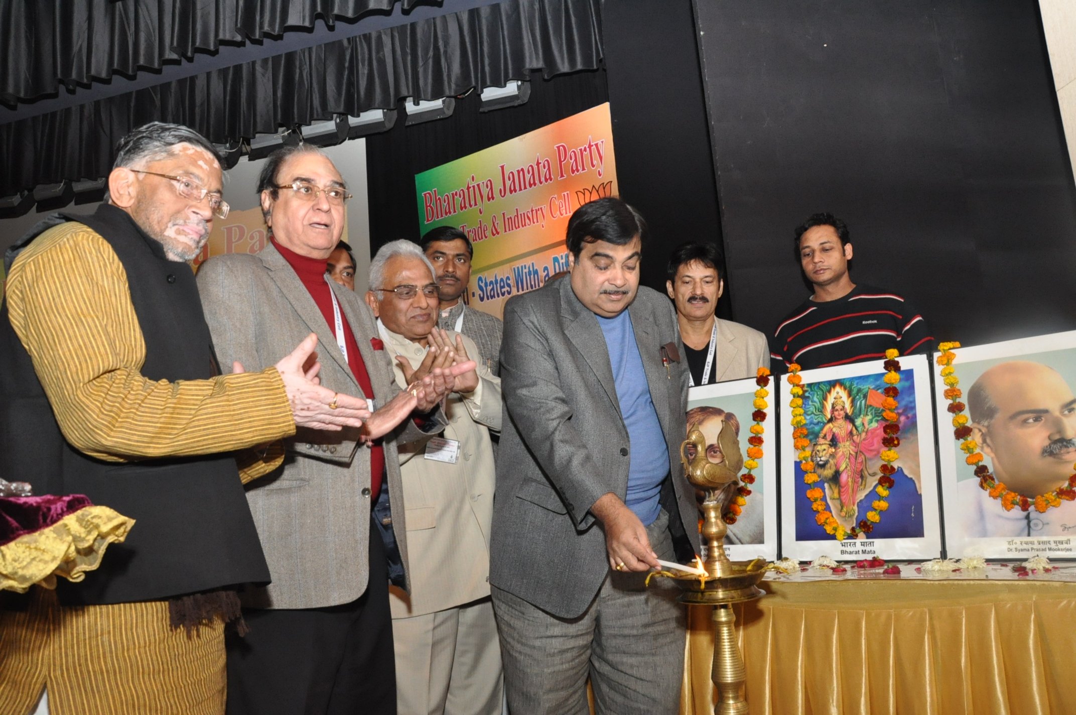 BJP National President, Shri Nitin Gadkari inaugurate the meeting of BJP Trade and Industry Cell at NDMC Convention Centre, Parliament Street, New Delhi on December 22, 2011