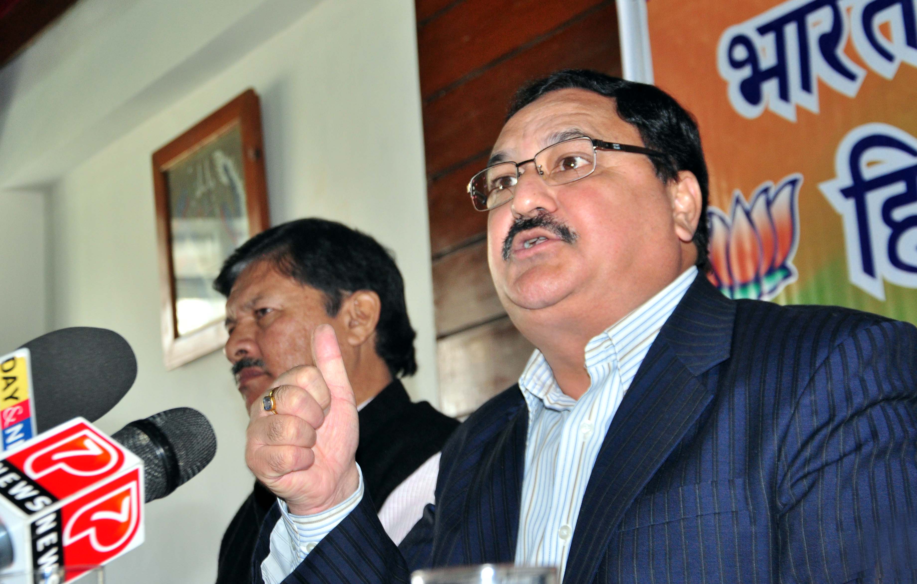 Shri J.P. Nadda and Shri Shyam Jaju during a press conference at BJP Office, Himachal Pradesh on October 01, 2012