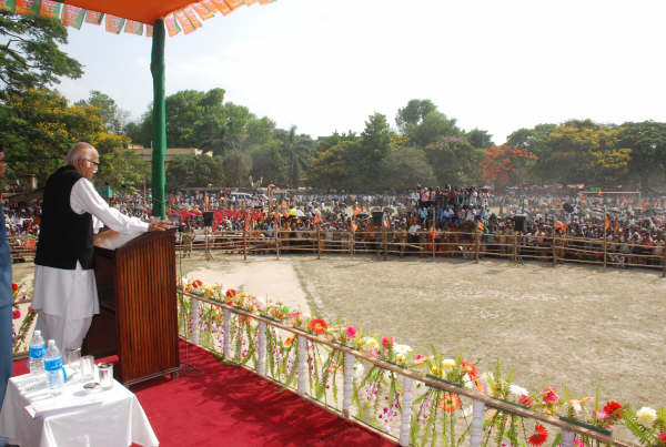 Shri L.K. Advaniji addressing a rally during Lok Sabha Election campaign in West Bengal on April 29, 2009