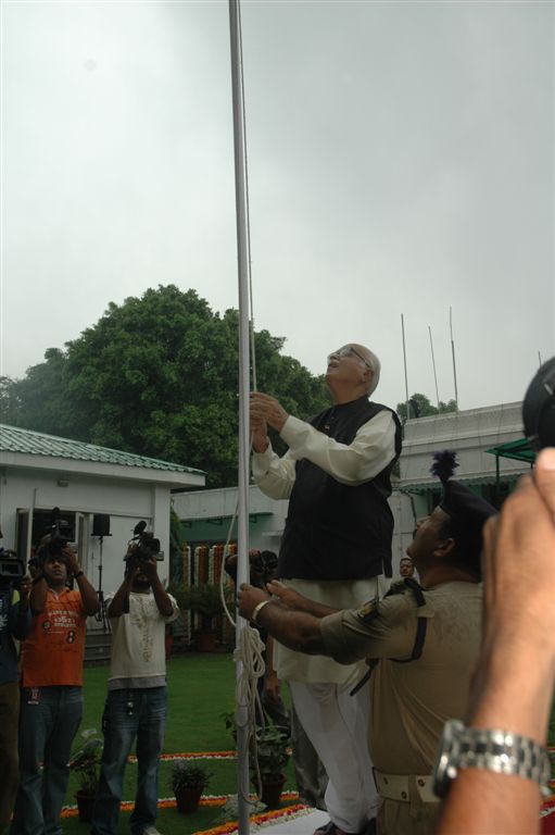 Shri L.K. Advani, Leader of the Opposition hoist the National Flag on 15th August Independence Day at 30, Prithviraj Road on August 15, 2009