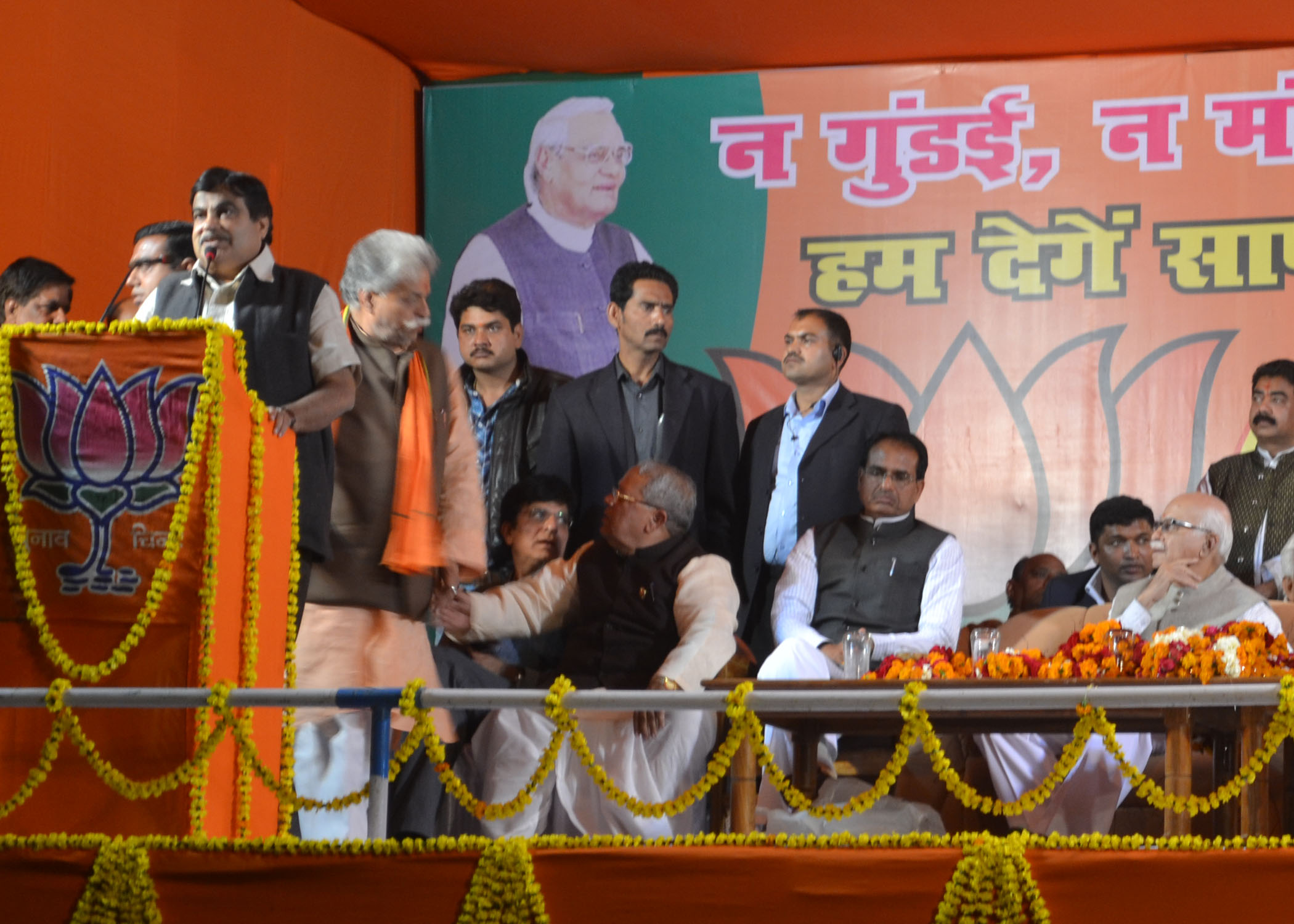 Shri L.K. Advani, Shri Nitin Gadkari and other BJP Senior leaders addressing a public meeting in Kapoorthala Constituency, Uttar Pradesh on February 16, 2012