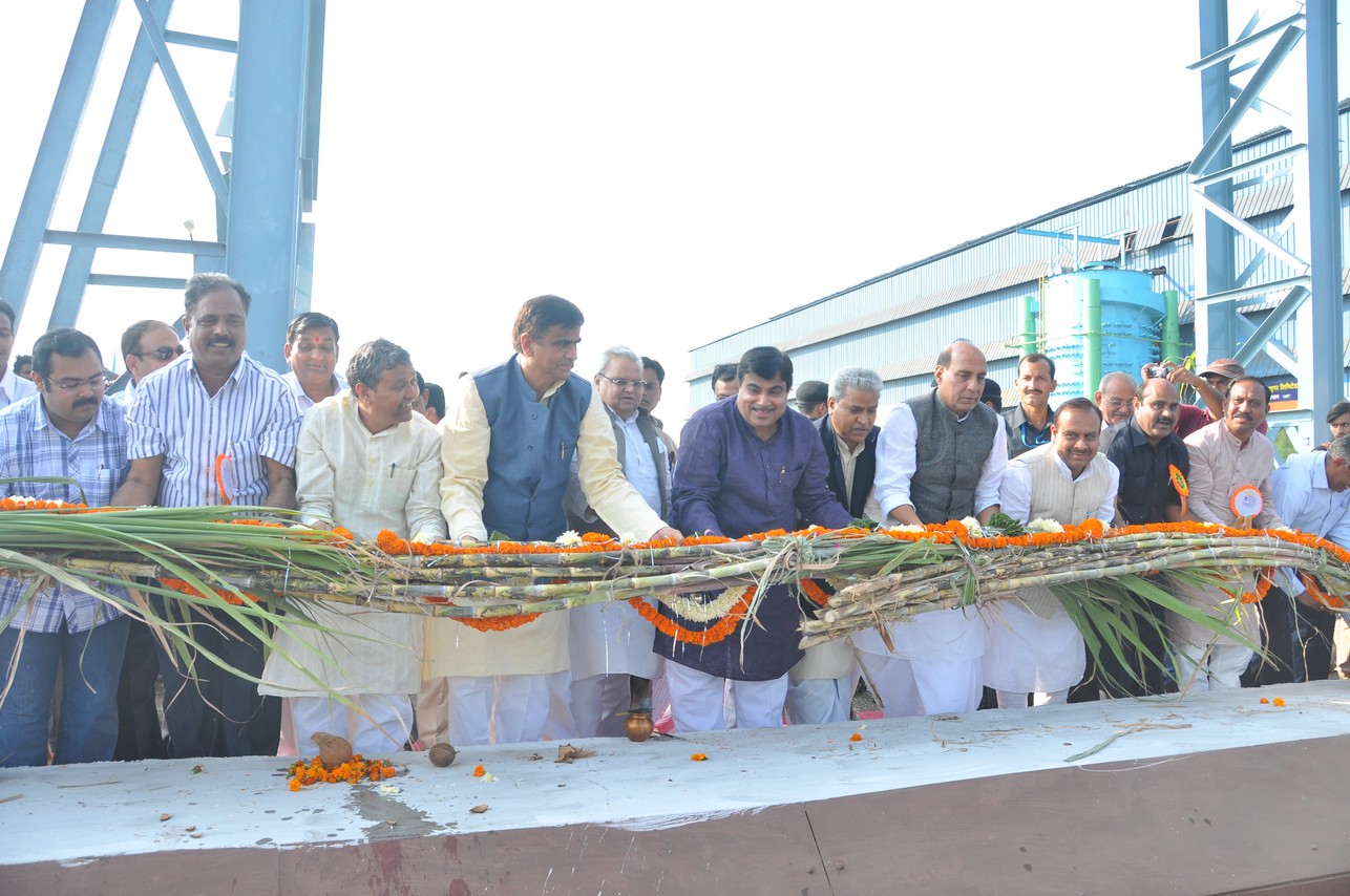 Shri Nitin Gadkari, Shri Rajnath Singh and Shri Shivraj Singh Chouhan at a massive Kisan Rally at Bela in Nagpur District of Vidarbha on November 7, 2011