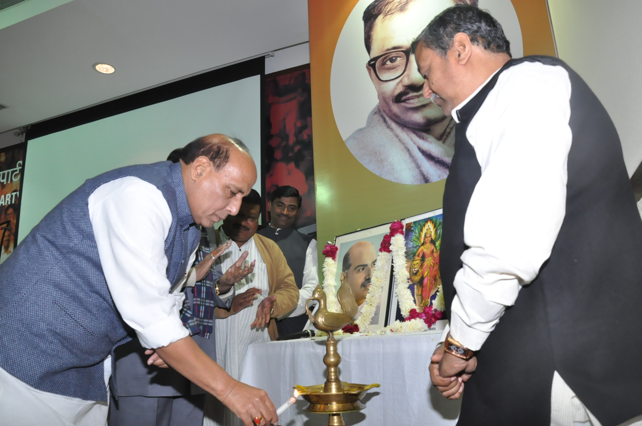 BJP National President Shri Rajnath Singh and BJP National General Secretary (Org) Shri Ramlalji inaugurating Frontal and Cell's meeting at 11, Ashoka Road on December 7, 2013