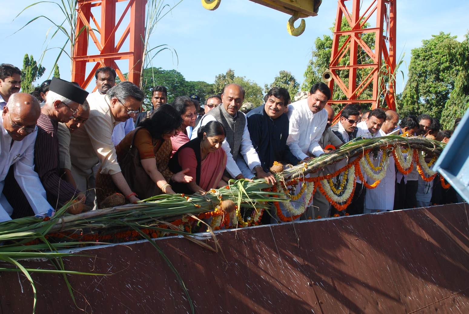 BJP National President Shri Nitin Gadkari, Smt. Sushma Swaraj and Dr. Raman Singh at a Massive Rally at Devada in District of Bhandara (Maharashtra) on November 15, 2011