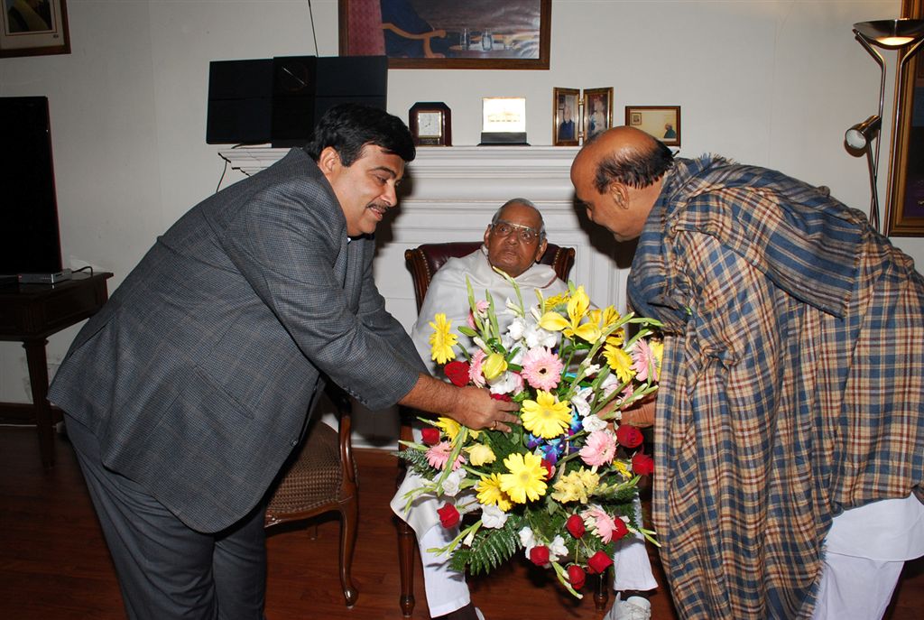 Photograph of Sh Atal Bihari Vajpayee meeting with Sh Nitin Gadkari, Sh Rajnath Singh at 6A, Krishna Menon Marg on Feb 20, 2010