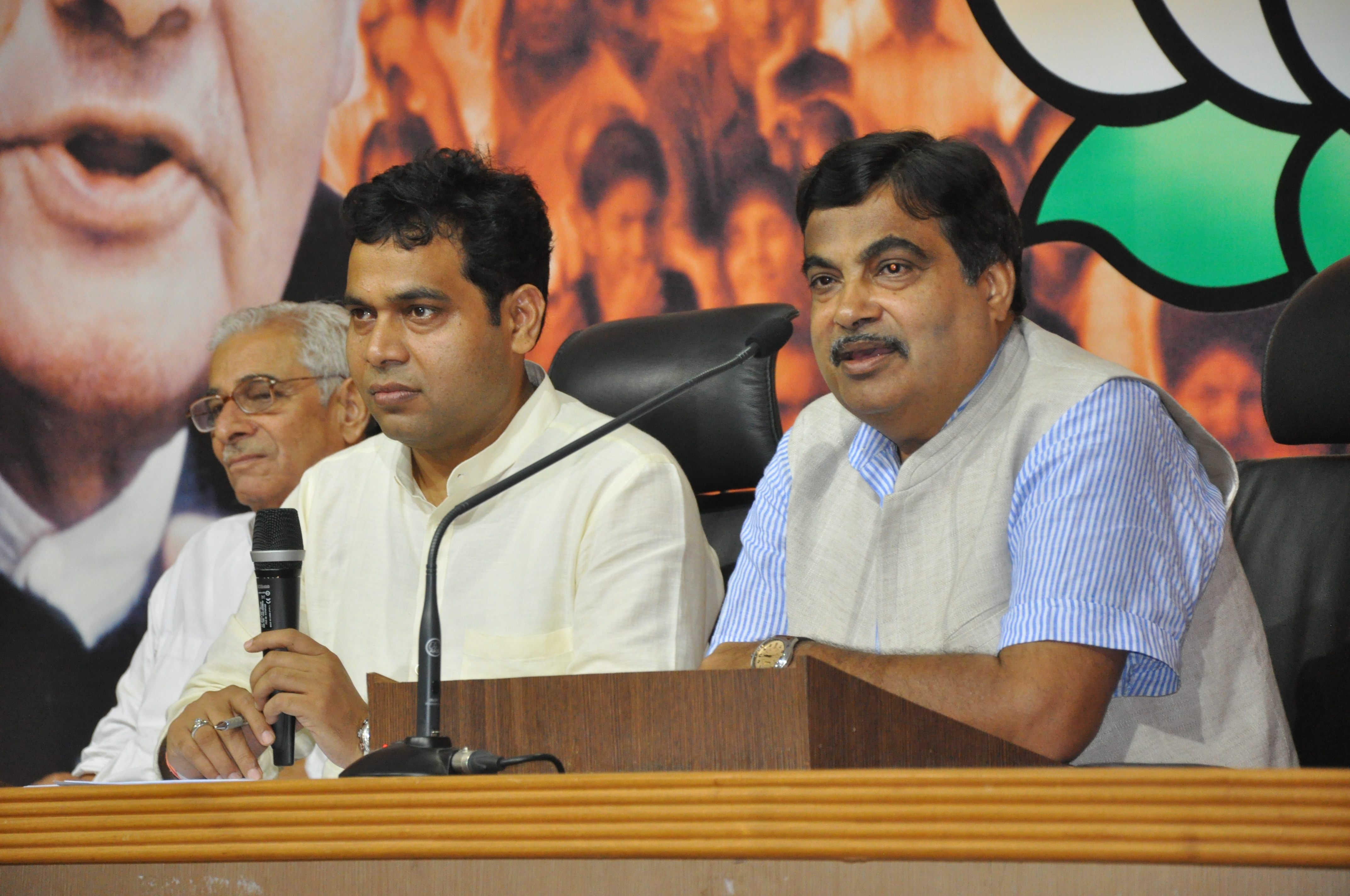 BJP President, Shri Nitin Gadkari addressing press conference at 11, Ashoka Road on September 20, 2012