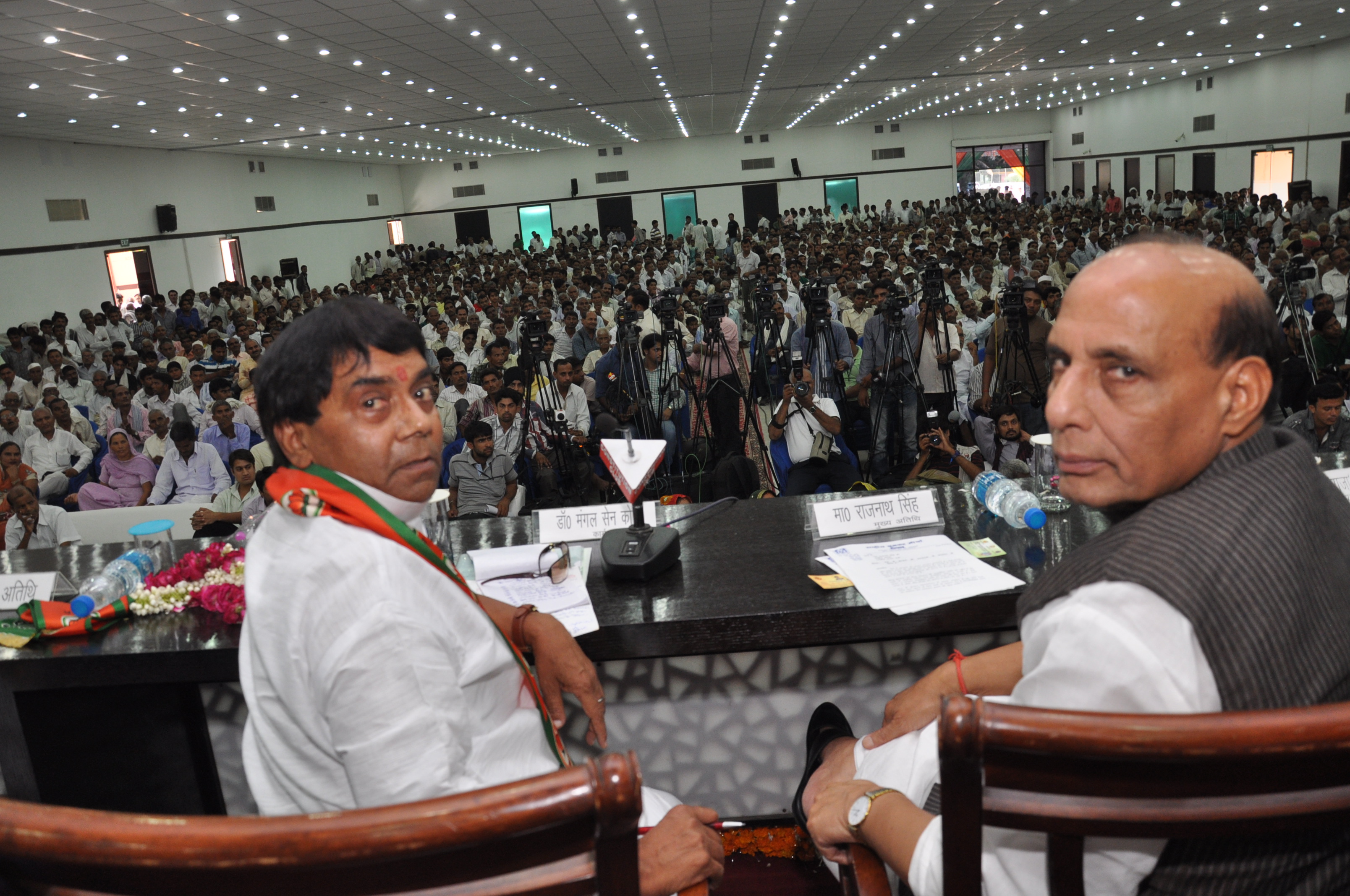 Shri Rajnath Singh addressing Rashtriya Bunkar Mahasammelan at Constitution Club Annexe, Rafi Marg on June 30, 2013