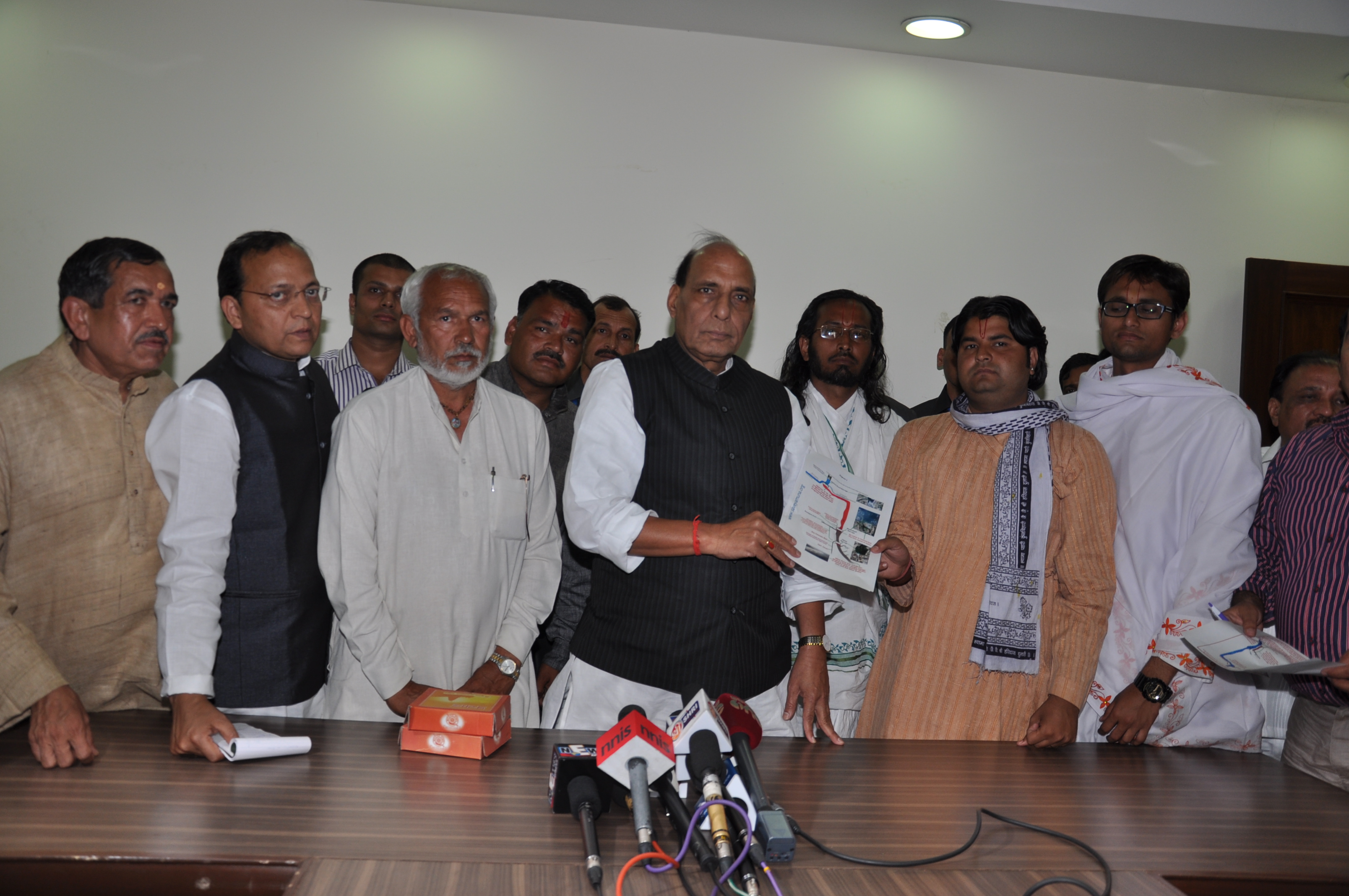 BJP National President, Shri Rajnath Singhji's meeting with Yamuna Rakshak Dal at 38, Ashoka Road, New Delhi on March 08, 2013