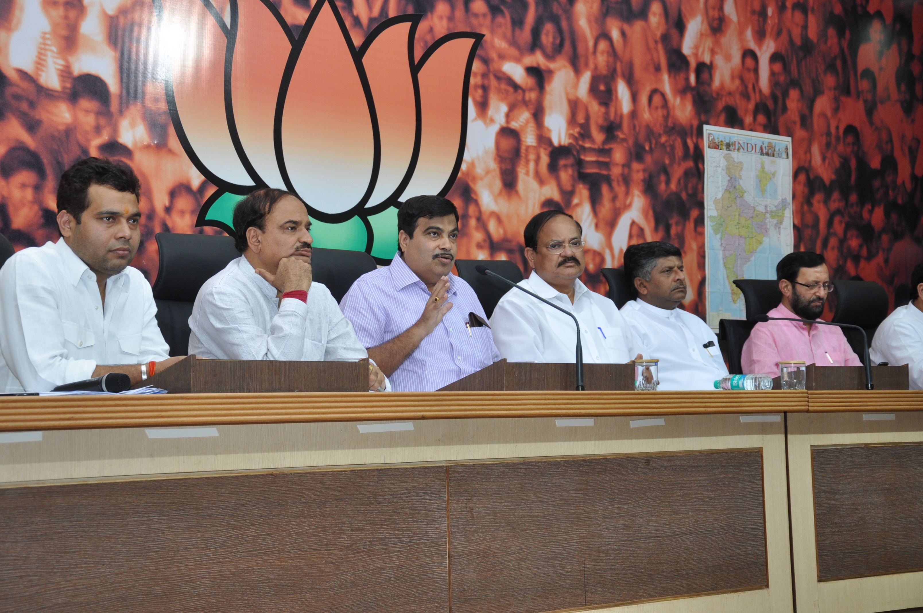 BJP National President, Shri Nitin Gadkari address the press conference at 11, Ashoka Road, New Delhi on September 30, 2011