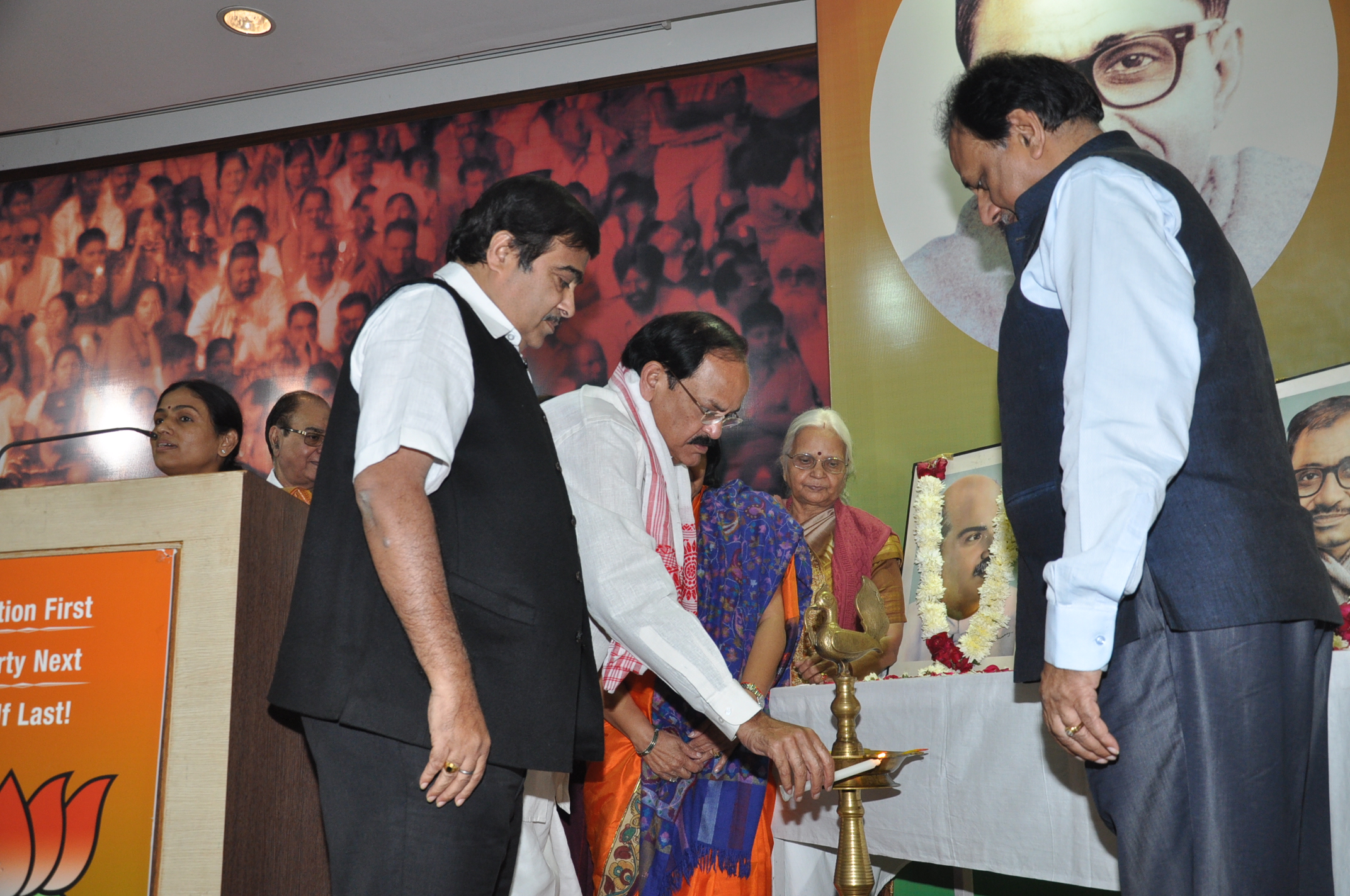 Shri M. Venkaiah Naidu and Shri Nitin Gadkari during 'Women Enterpreneurs Summit'  organised by BJP Micro and Small Industry Cell at 11, Ashoka Road, New Delhi on November 26, 2013