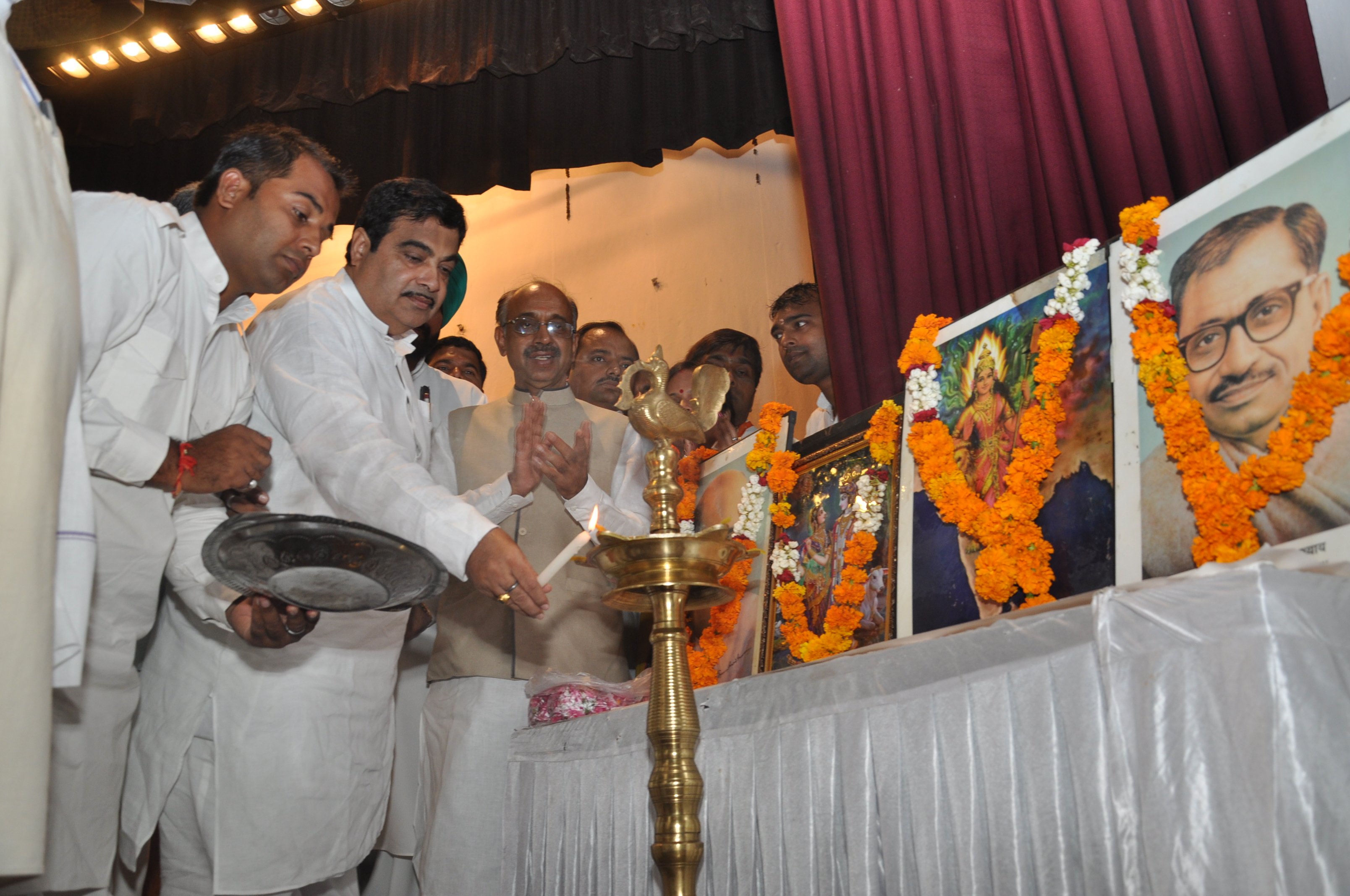 Former BJP President, Shri Nitin Gadkari addressing "Poorvanchal Sammelan" at Mavlankar Hall, Rafi Marg on August 28, 2013